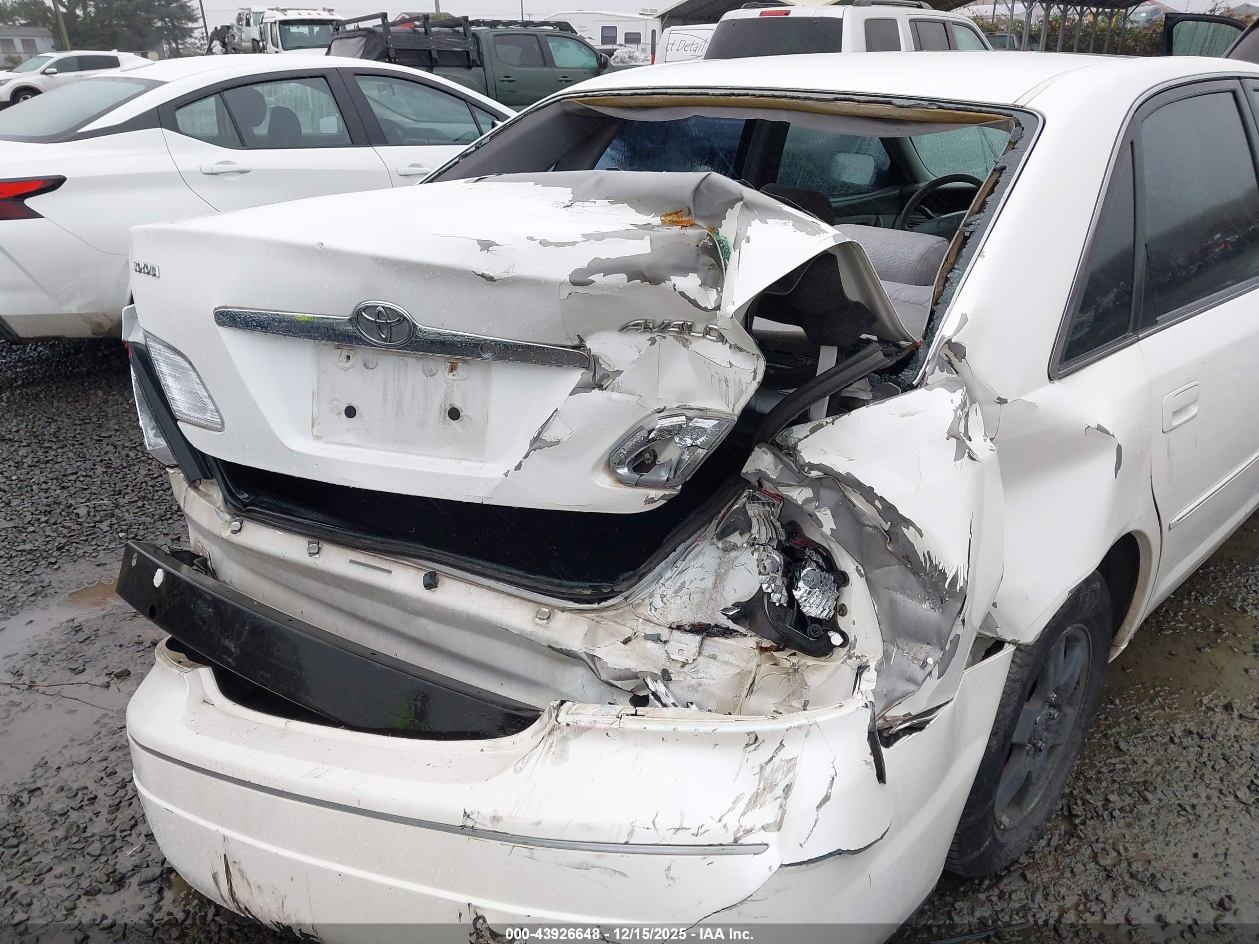 TOYOTA AVALON image 6