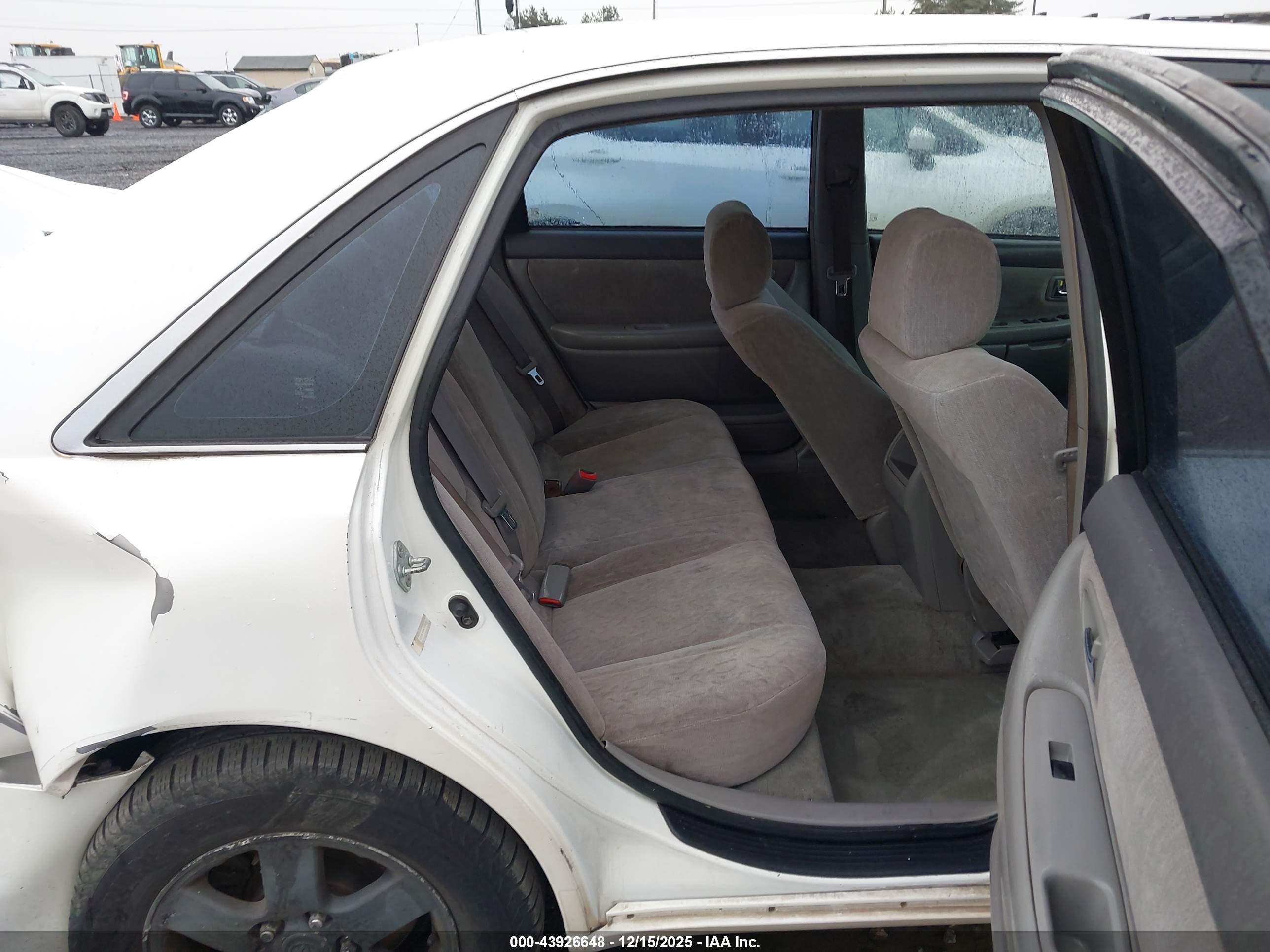 TOYOTA AVALON image 8