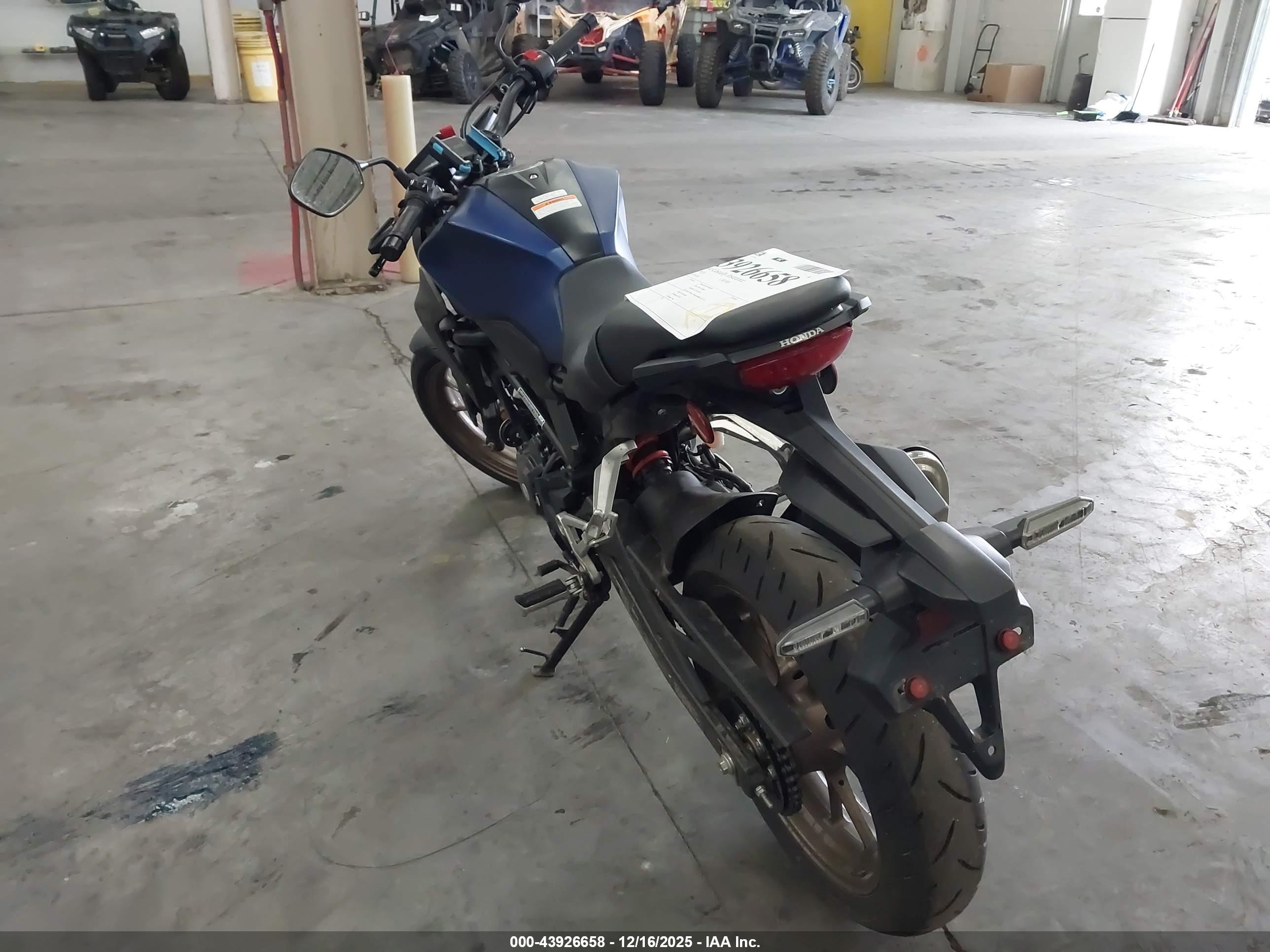 HONDA CBF300 image 3