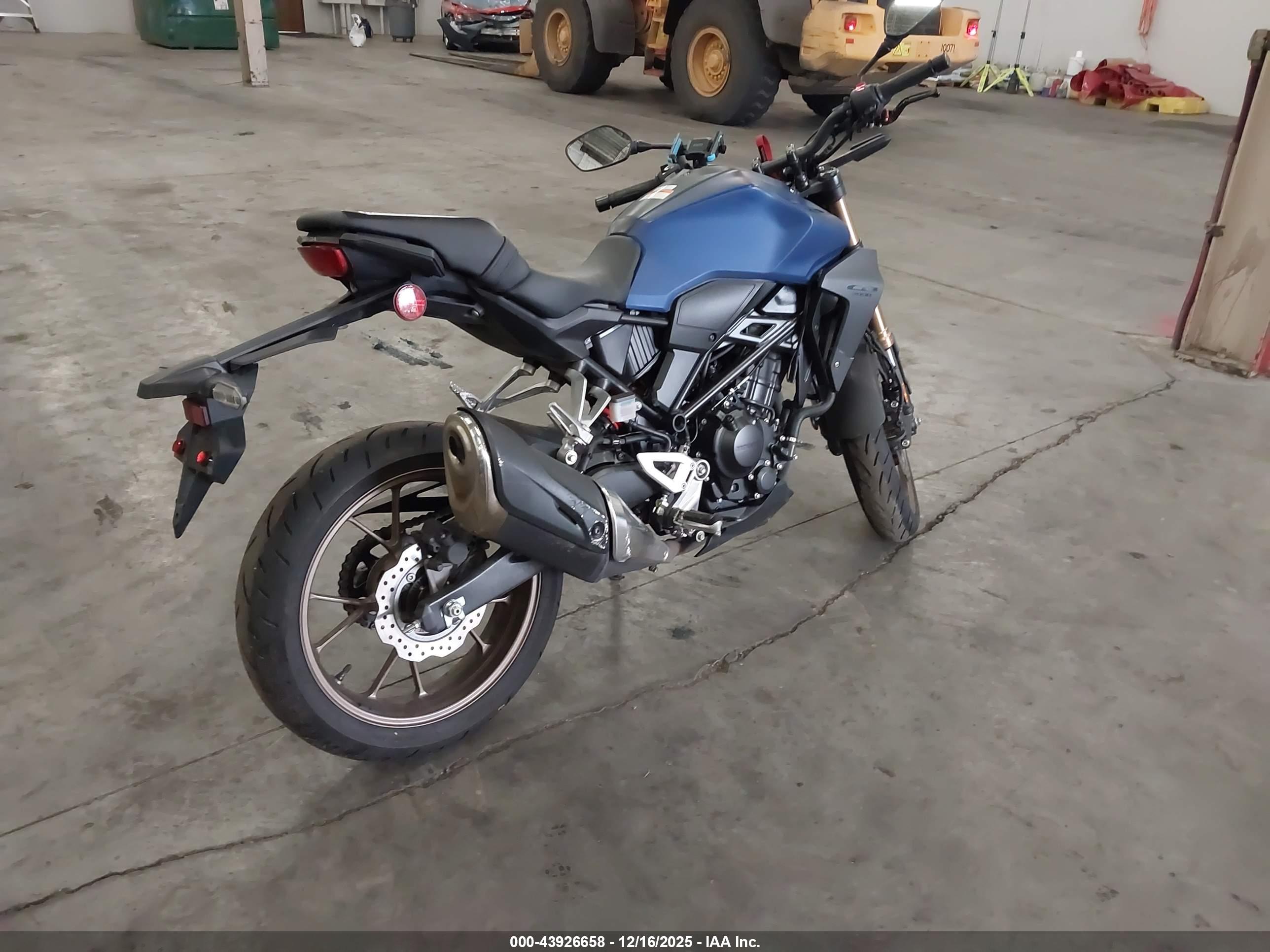HONDA CBF300 image 4