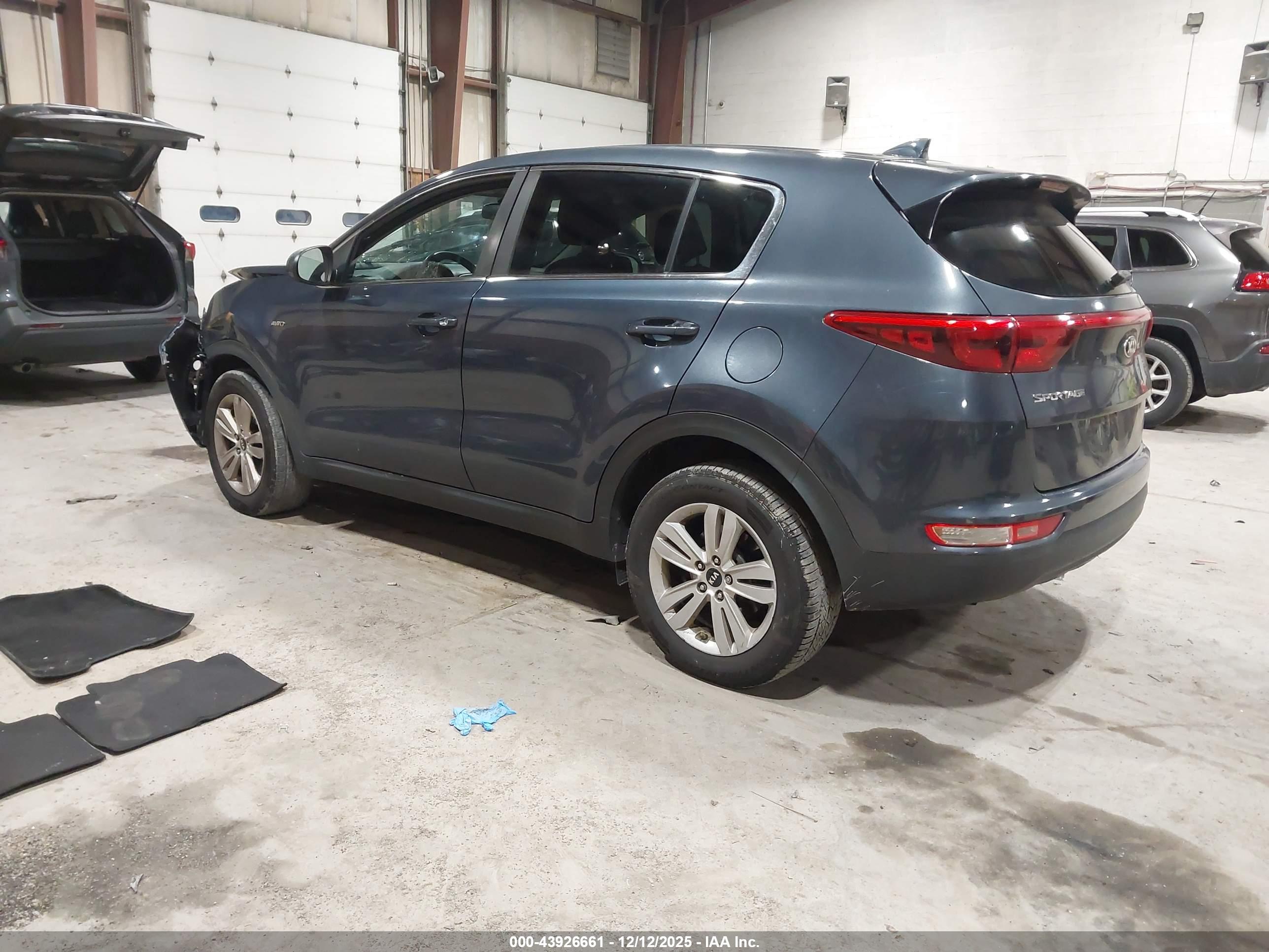 KIA SPORTAGE image 3