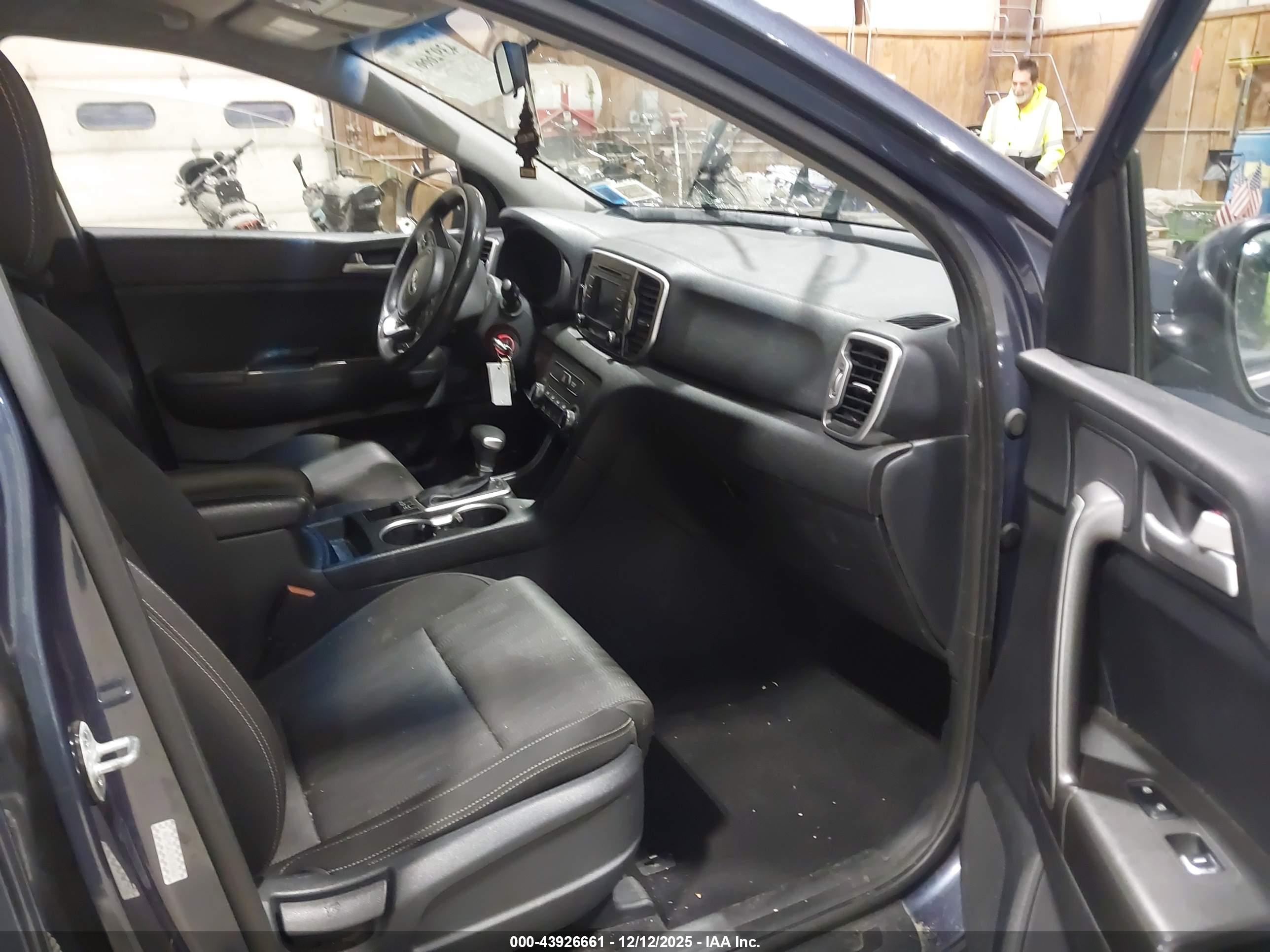 KIA SPORTAGE image 5