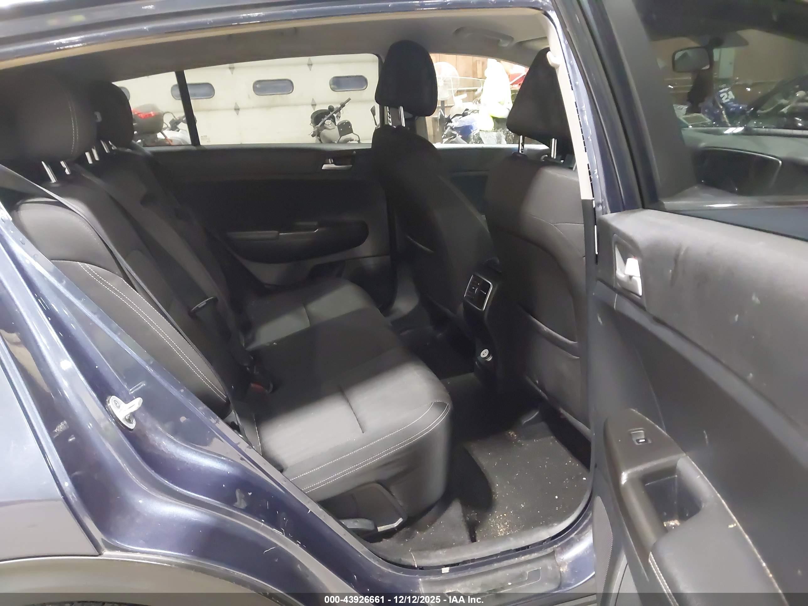 KIA SPORTAGE image 8