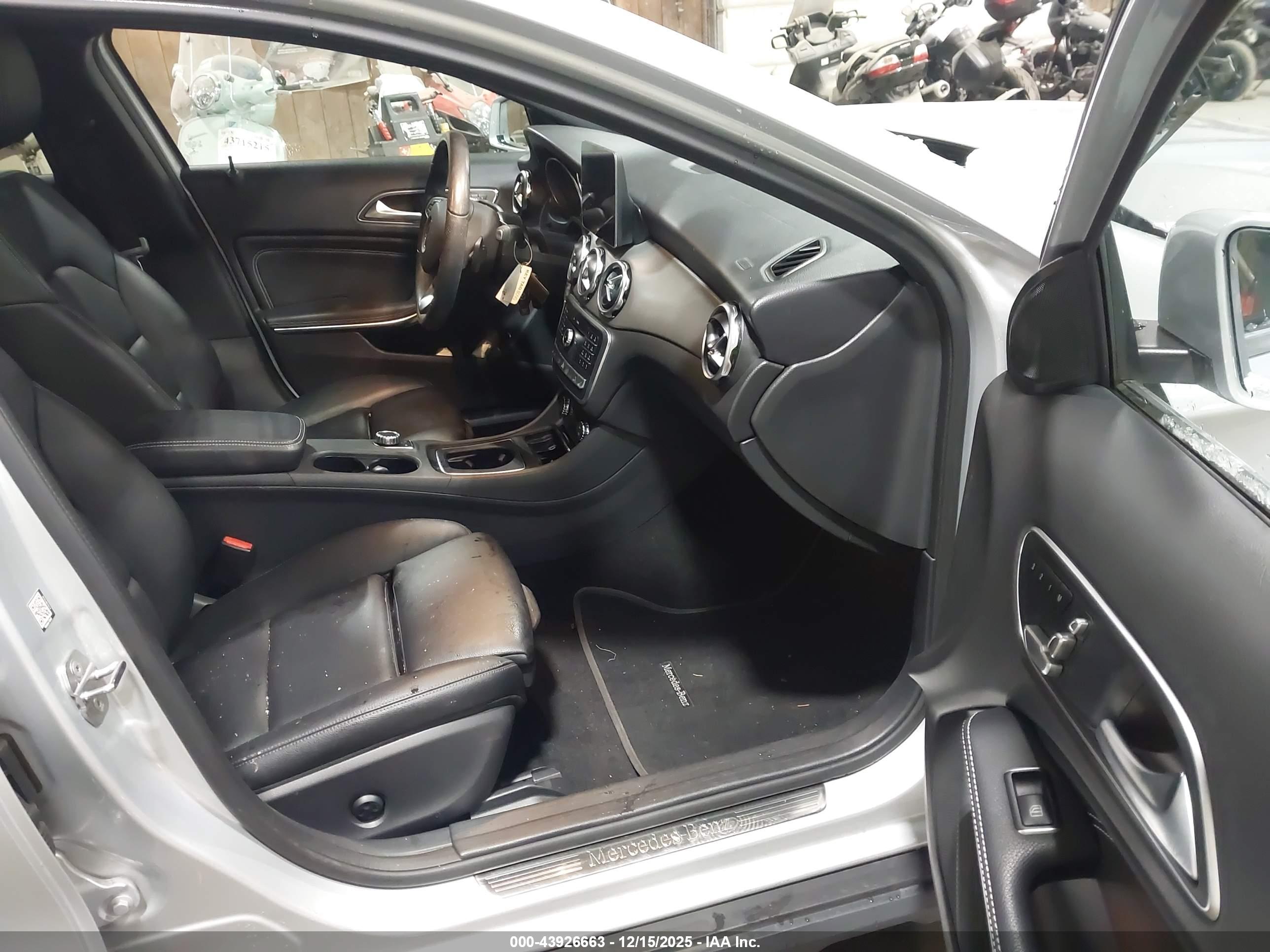 MERCEDES-BENZ GLA image 5