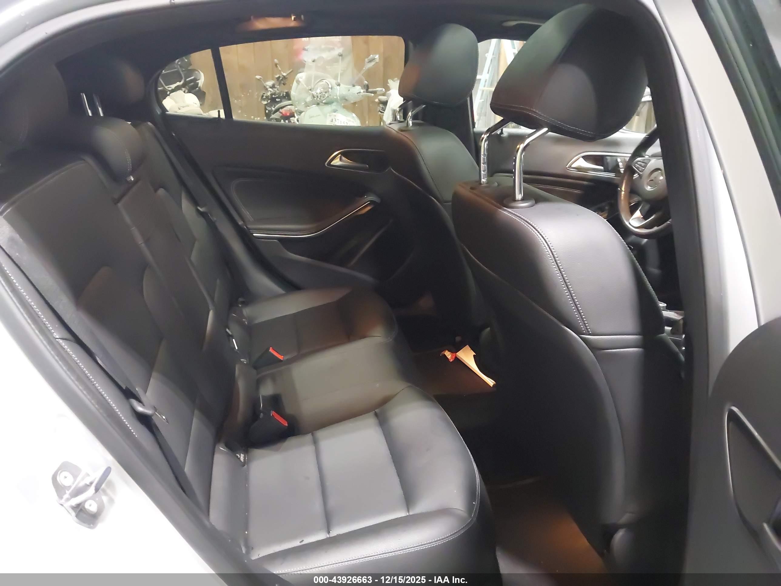 MERCEDES-BENZ GLA image 8