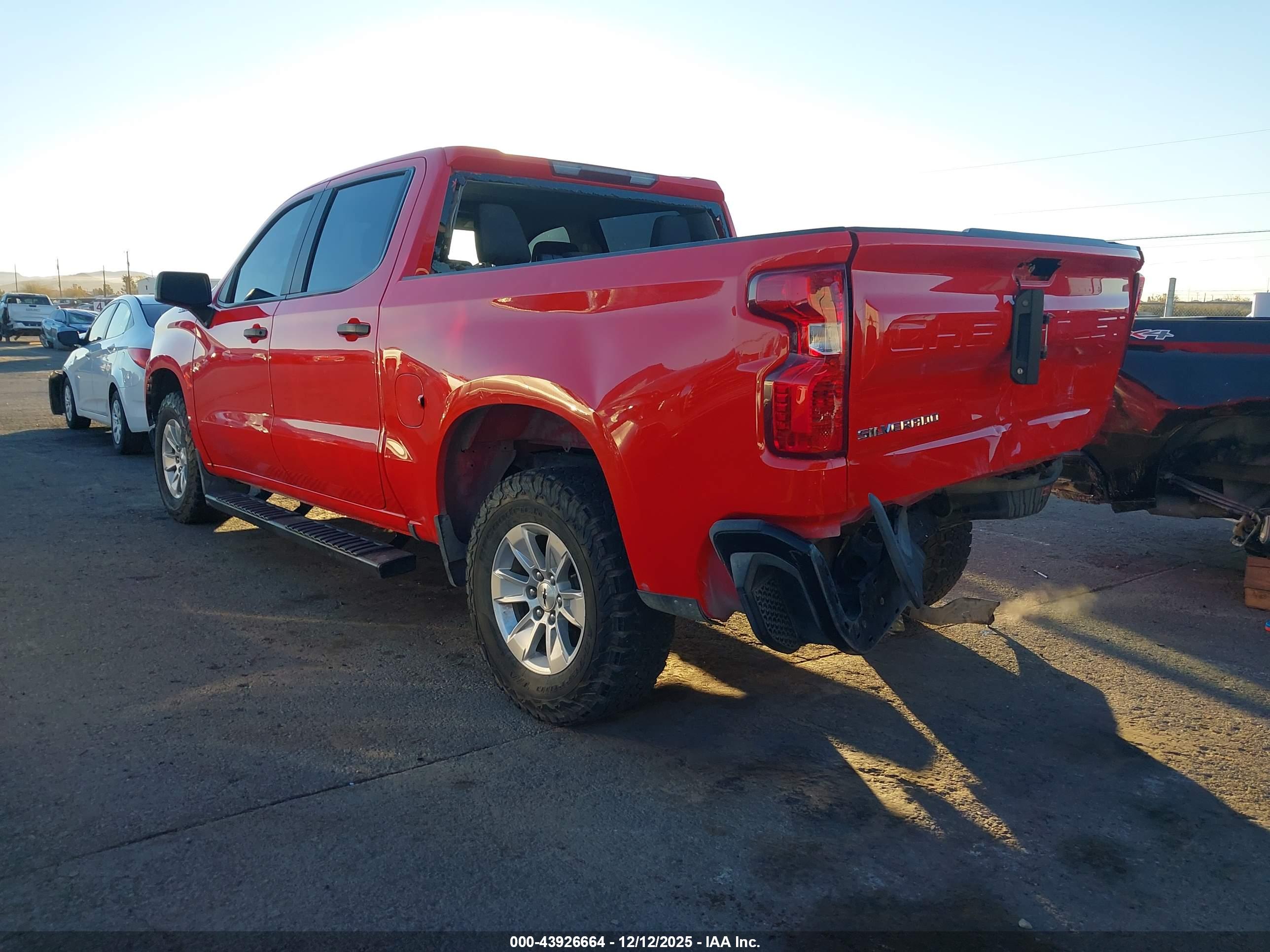 CHEVROLET SILVERADO image 3