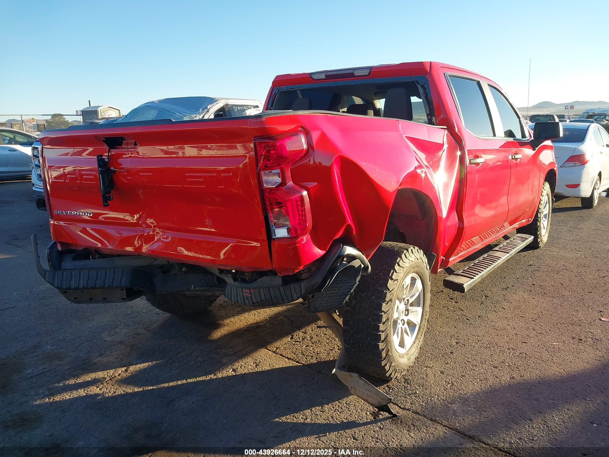 CHEVROLET SILVERADO image 4