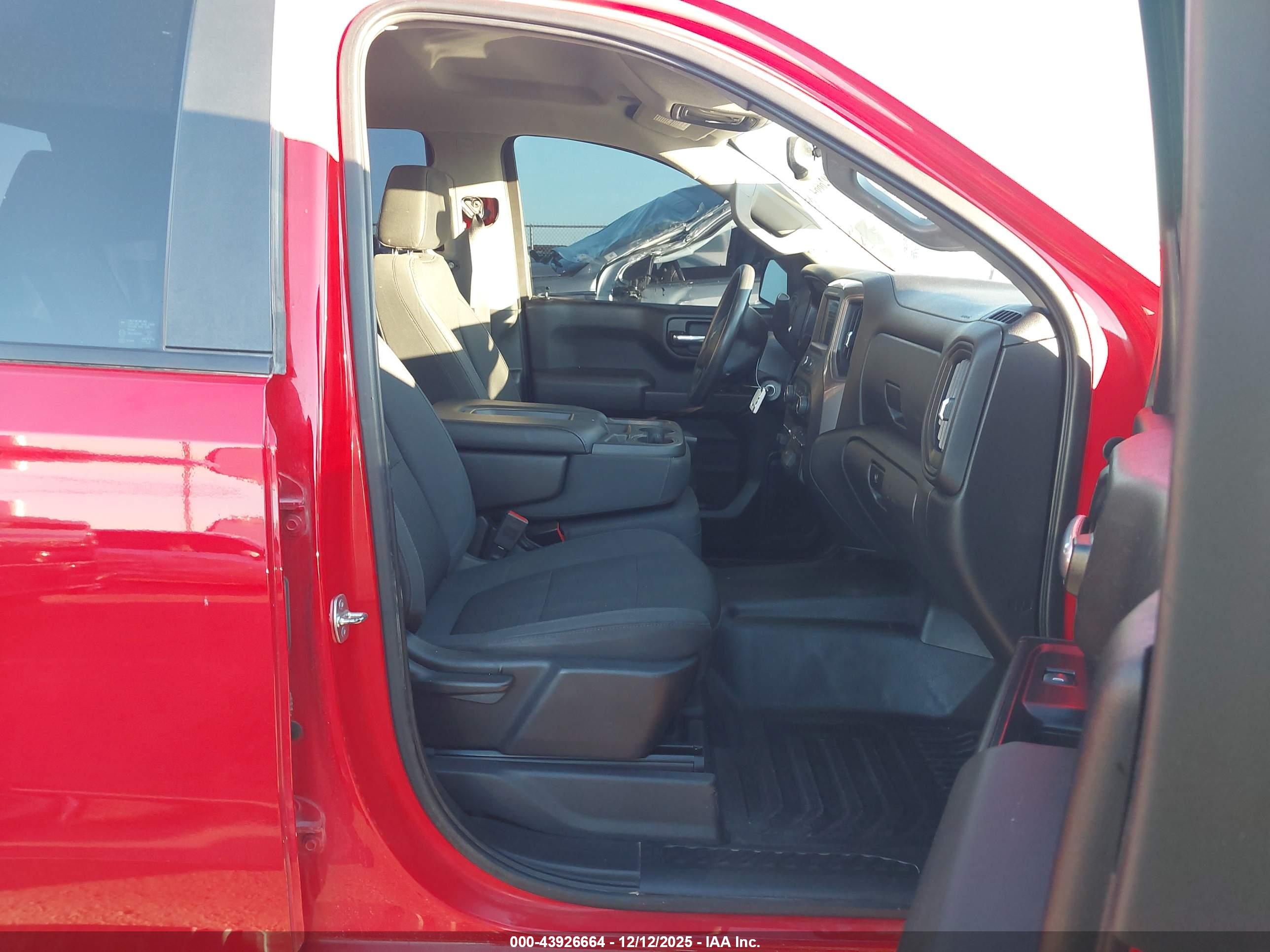 CHEVROLET SILVERADO image 5
