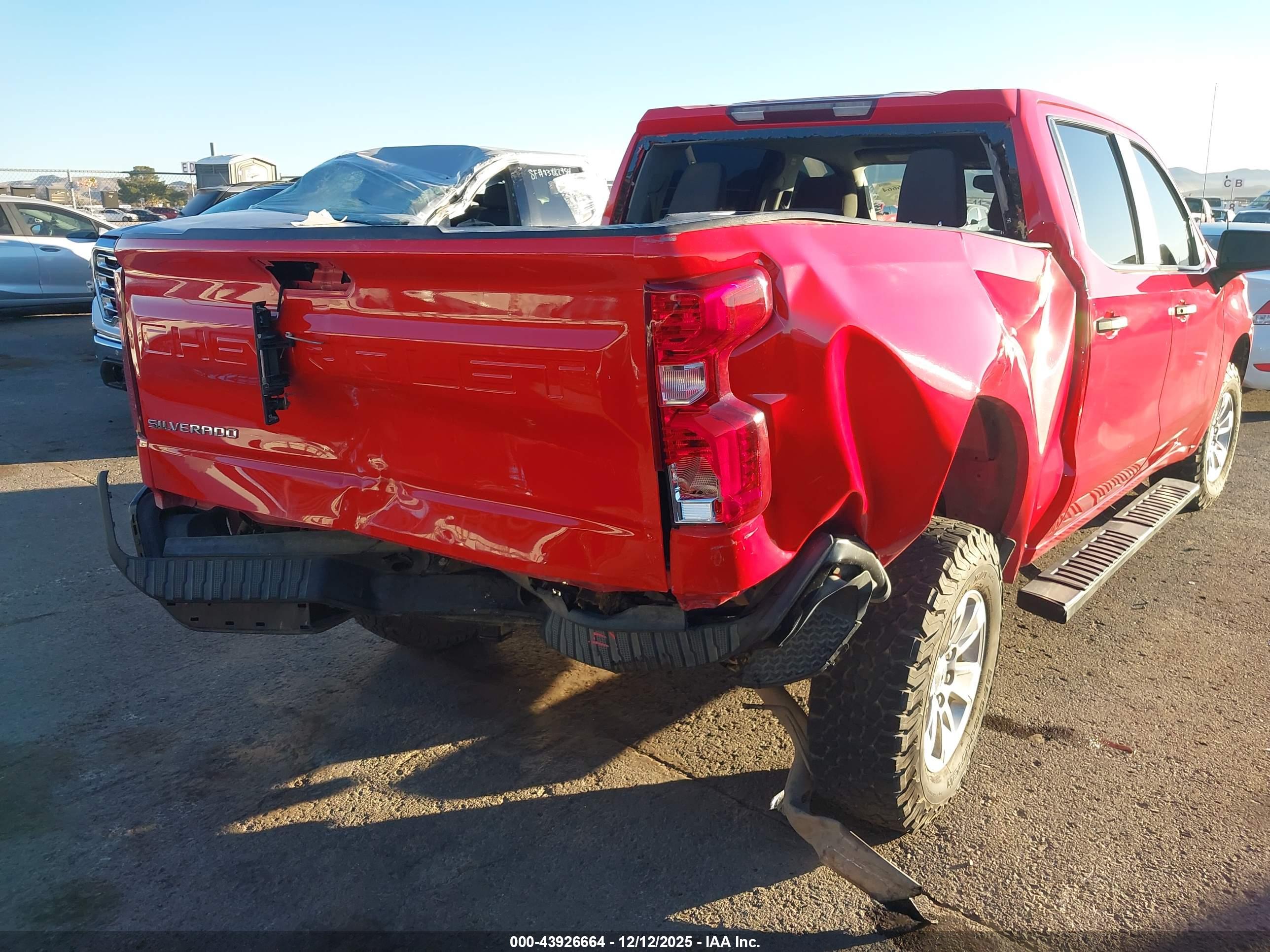 CHEVROLET SILVERADO image 6