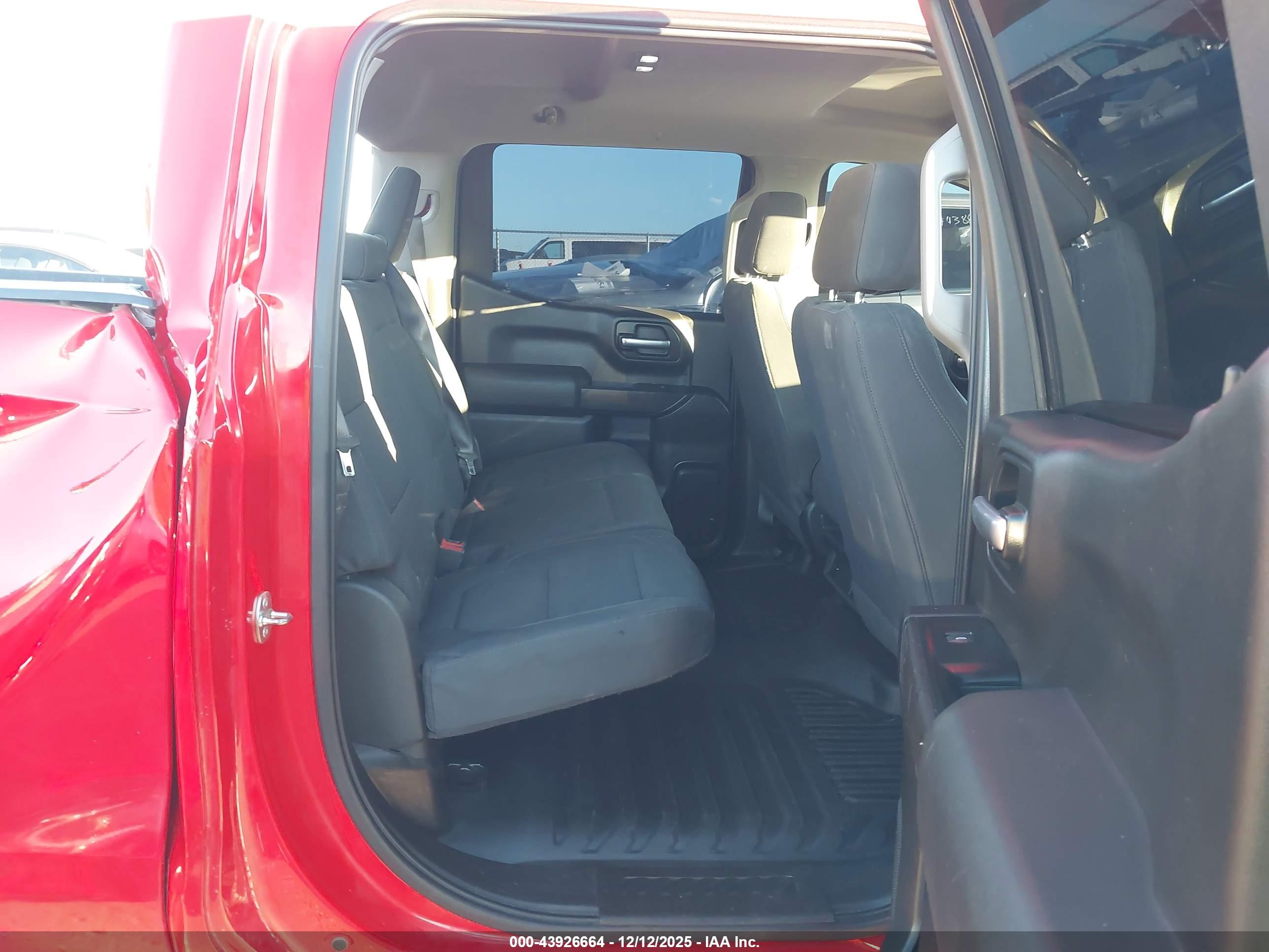 CHEVROLET SILVERADO image 8