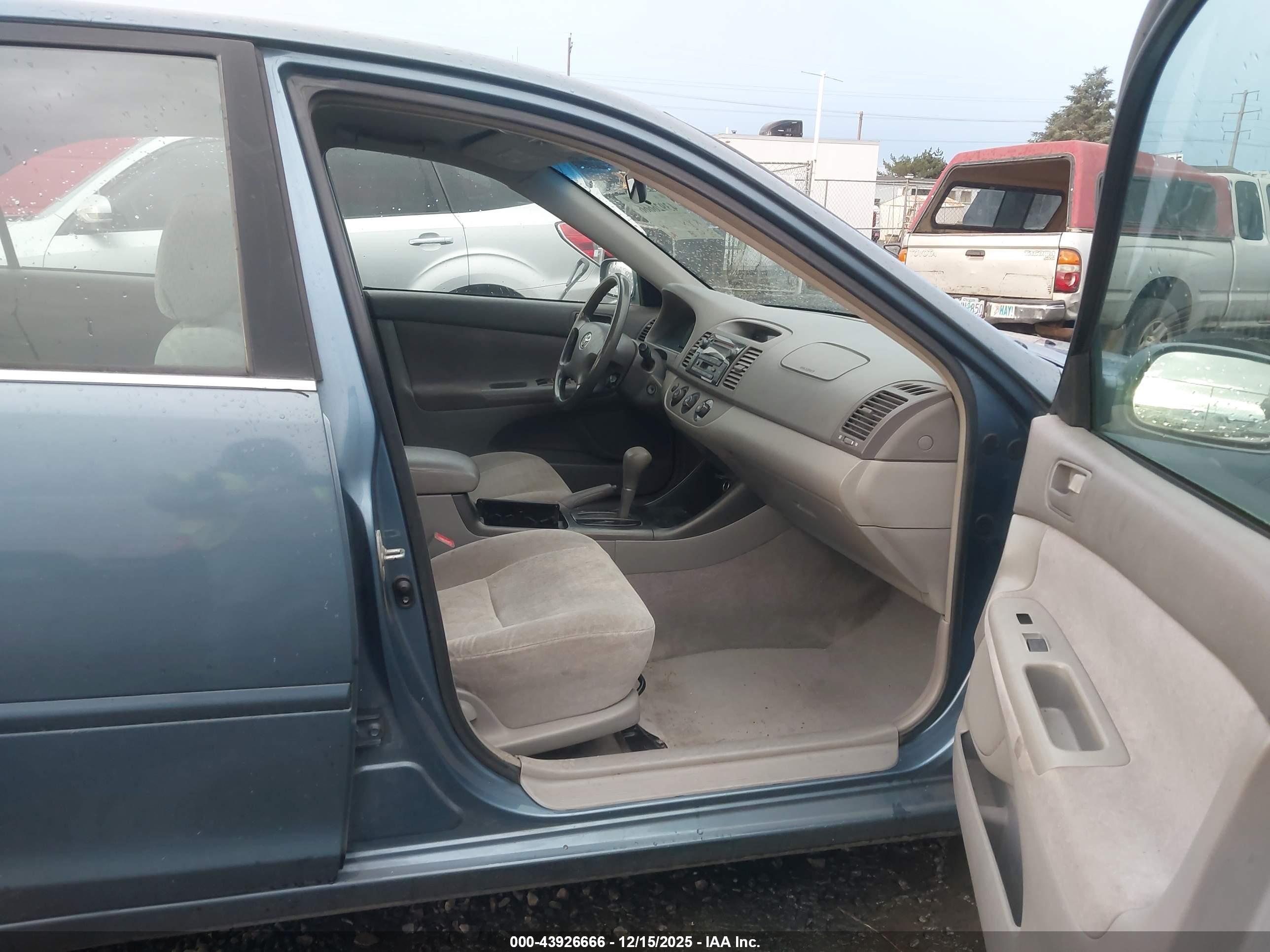 TOYOTA CAMRY image 5