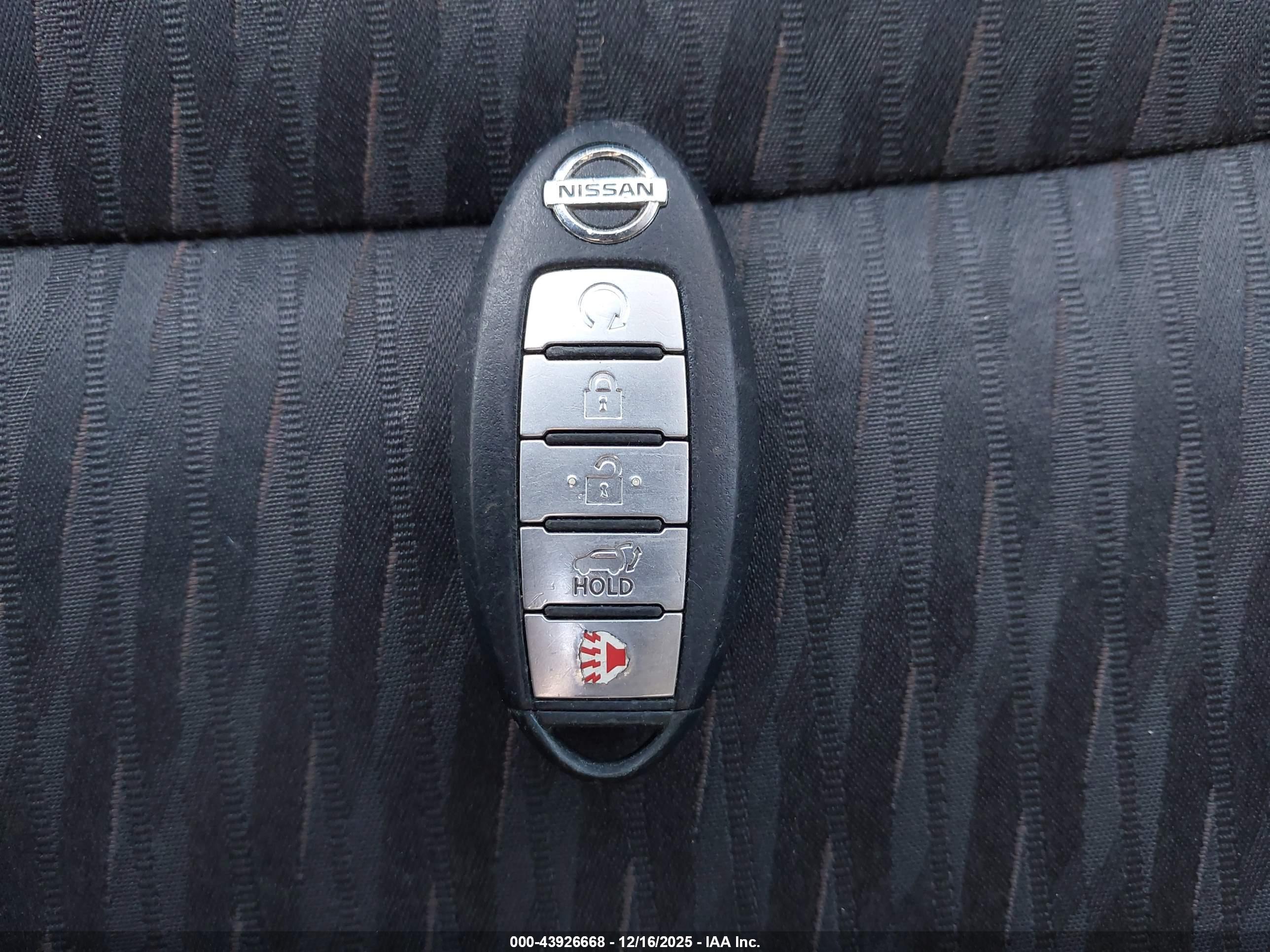 NISSAN ROGUE image 11