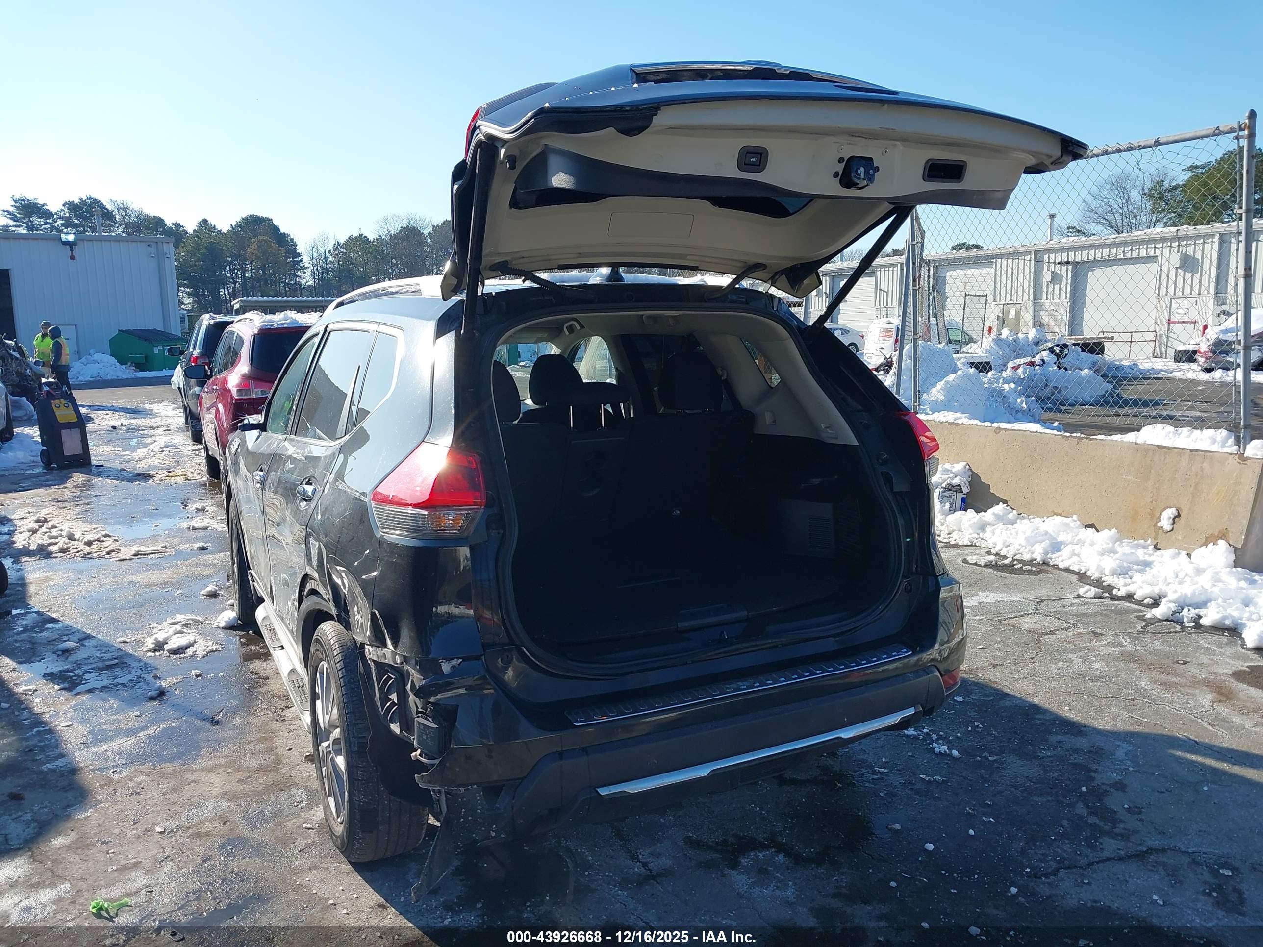 NISSAN ROGUE image 3