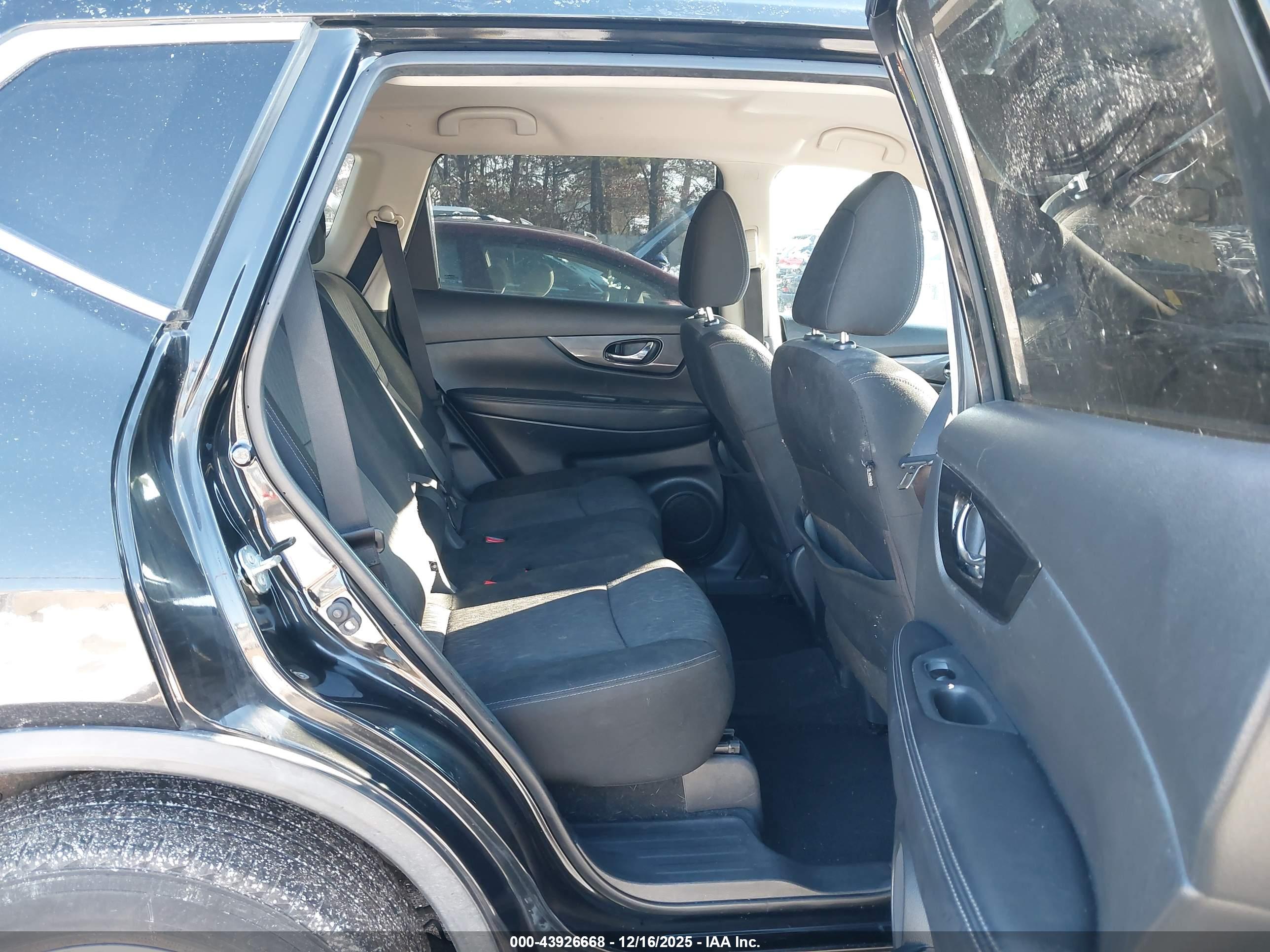 NISSAN ROGUE image 8