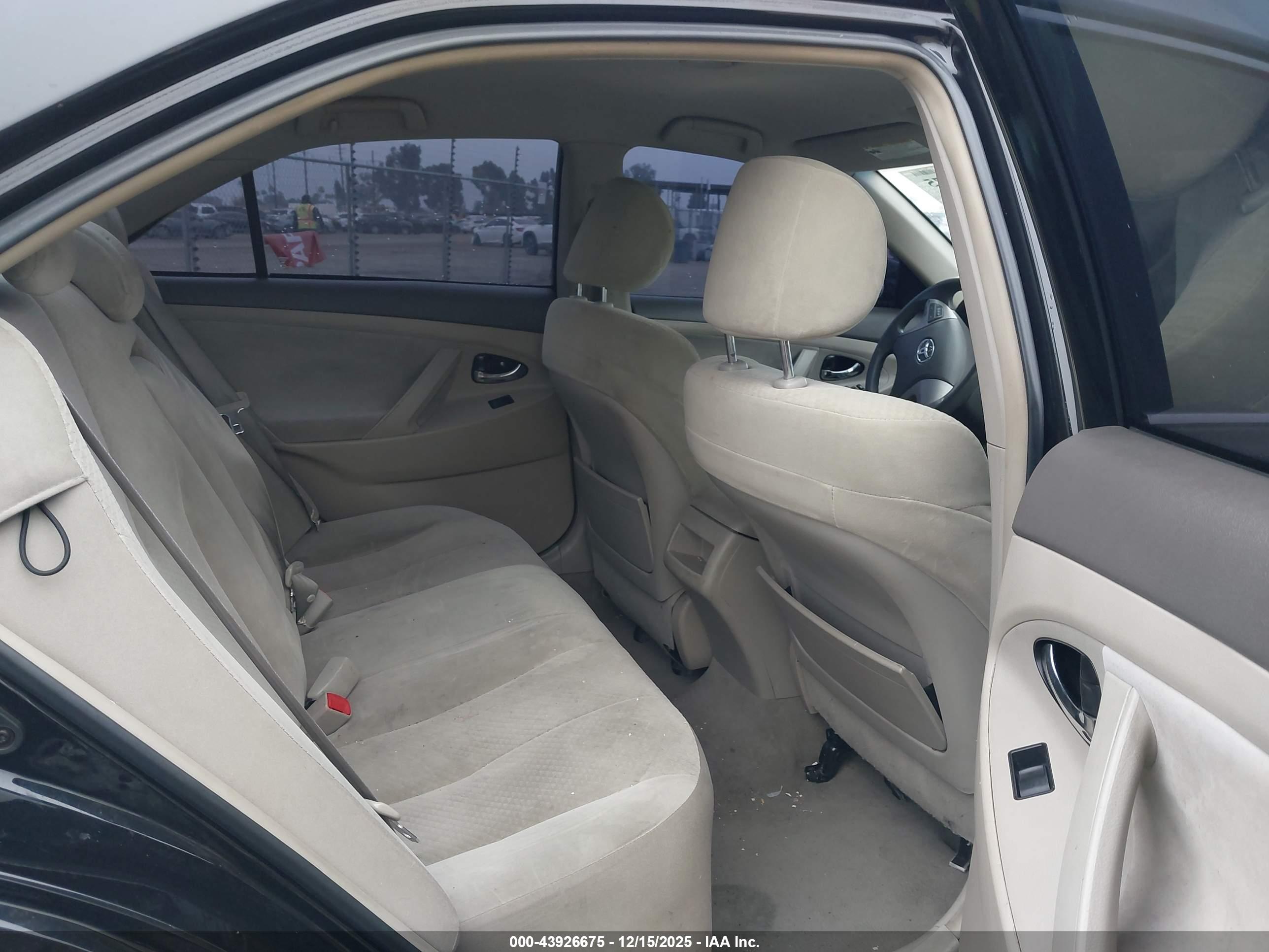 TOYOTA CAMRY image 8