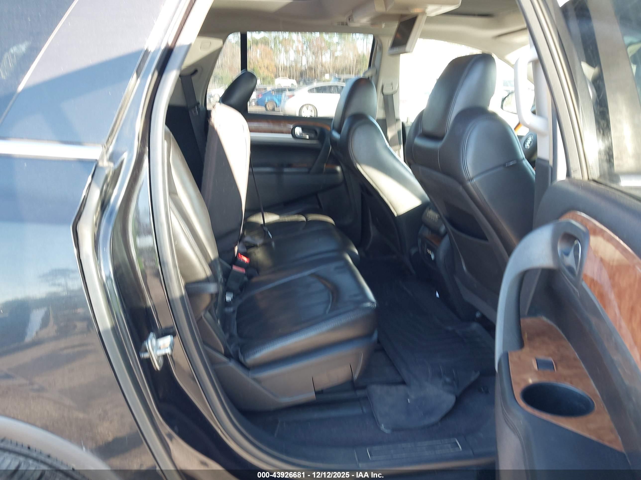 BUICK ENCLAVE image 8