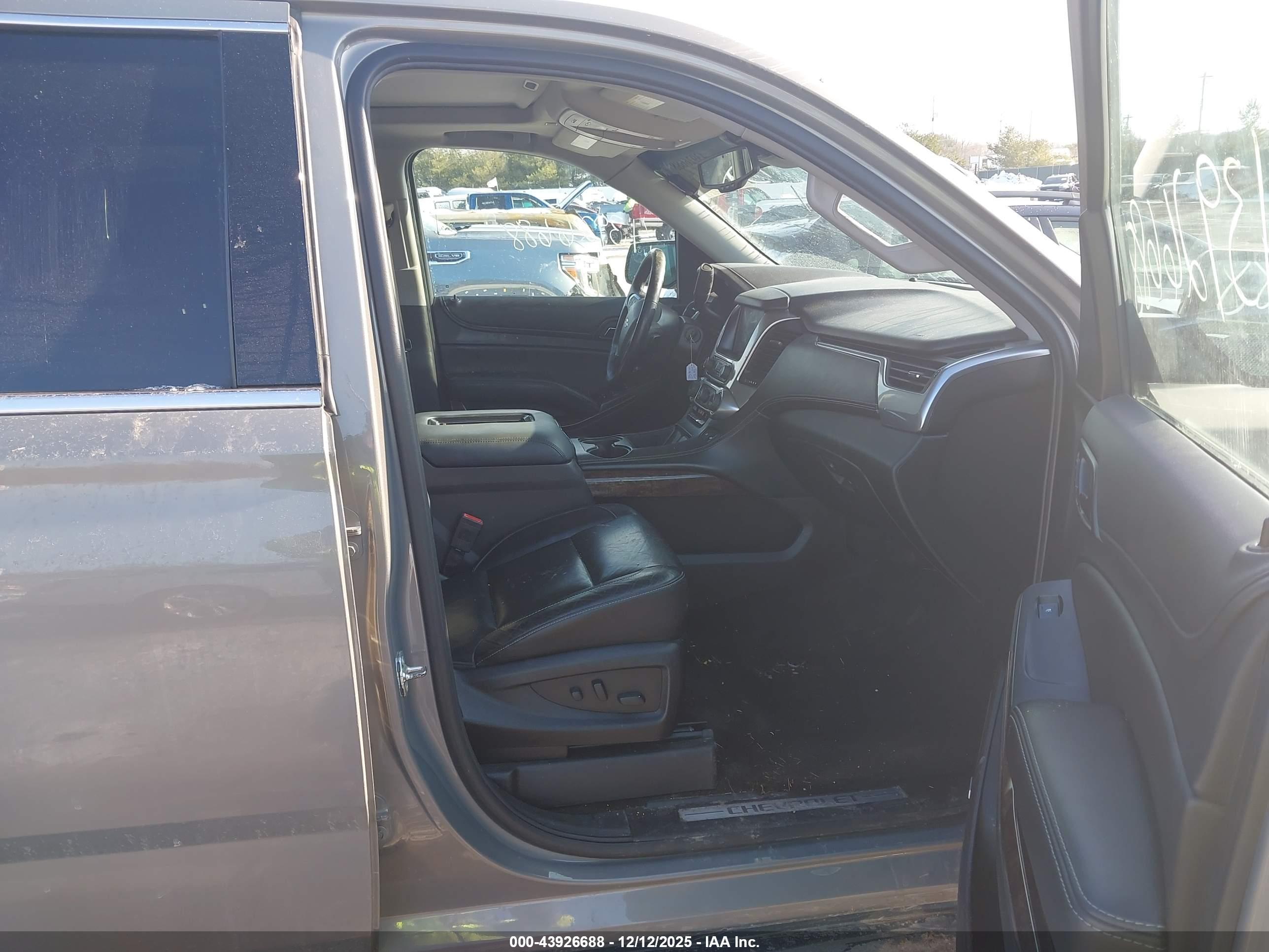 CHEVROLET TAHOE image 5