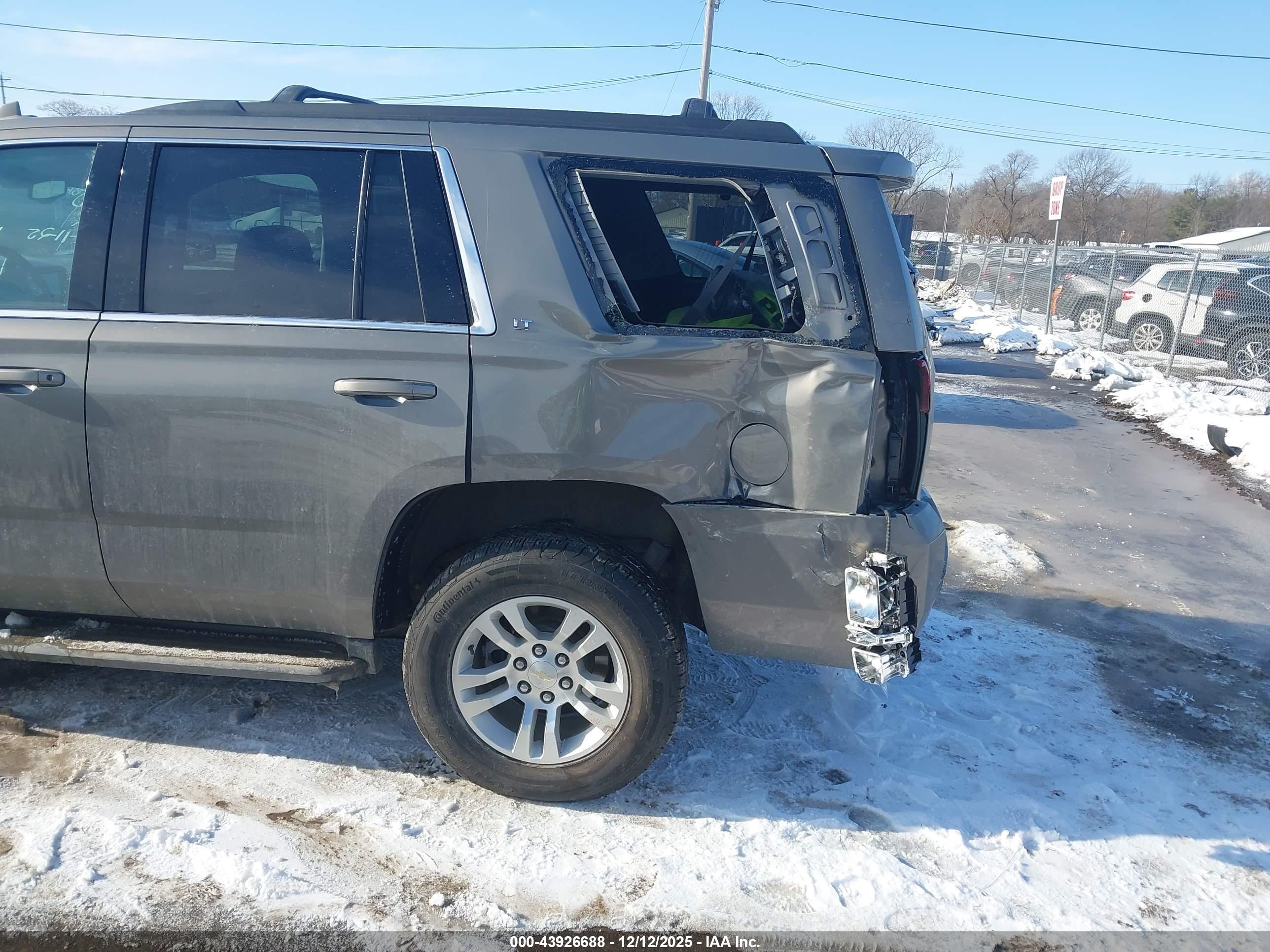 CHEVROLET TAHOE image 6