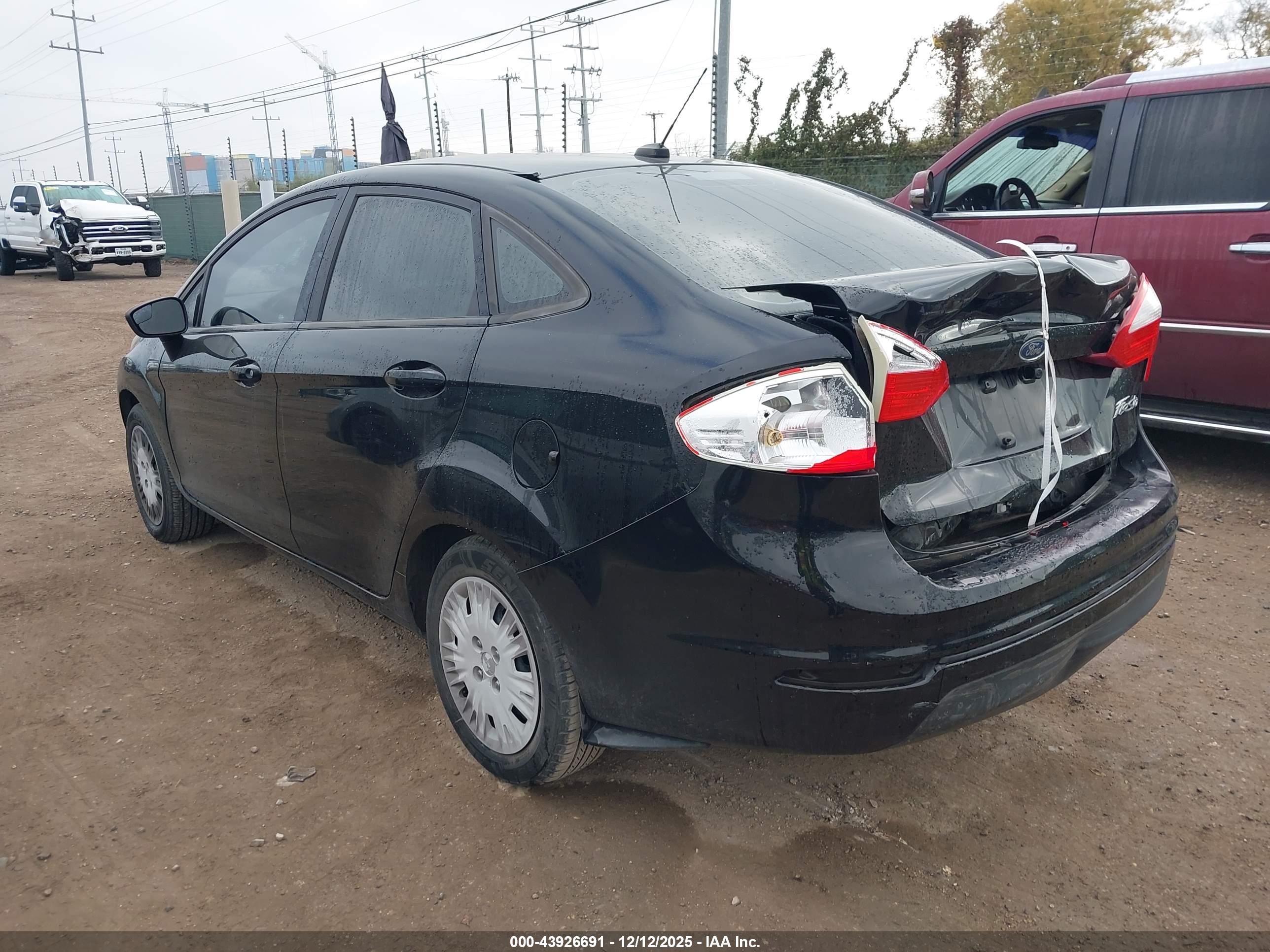 FORD FIESTA image 3