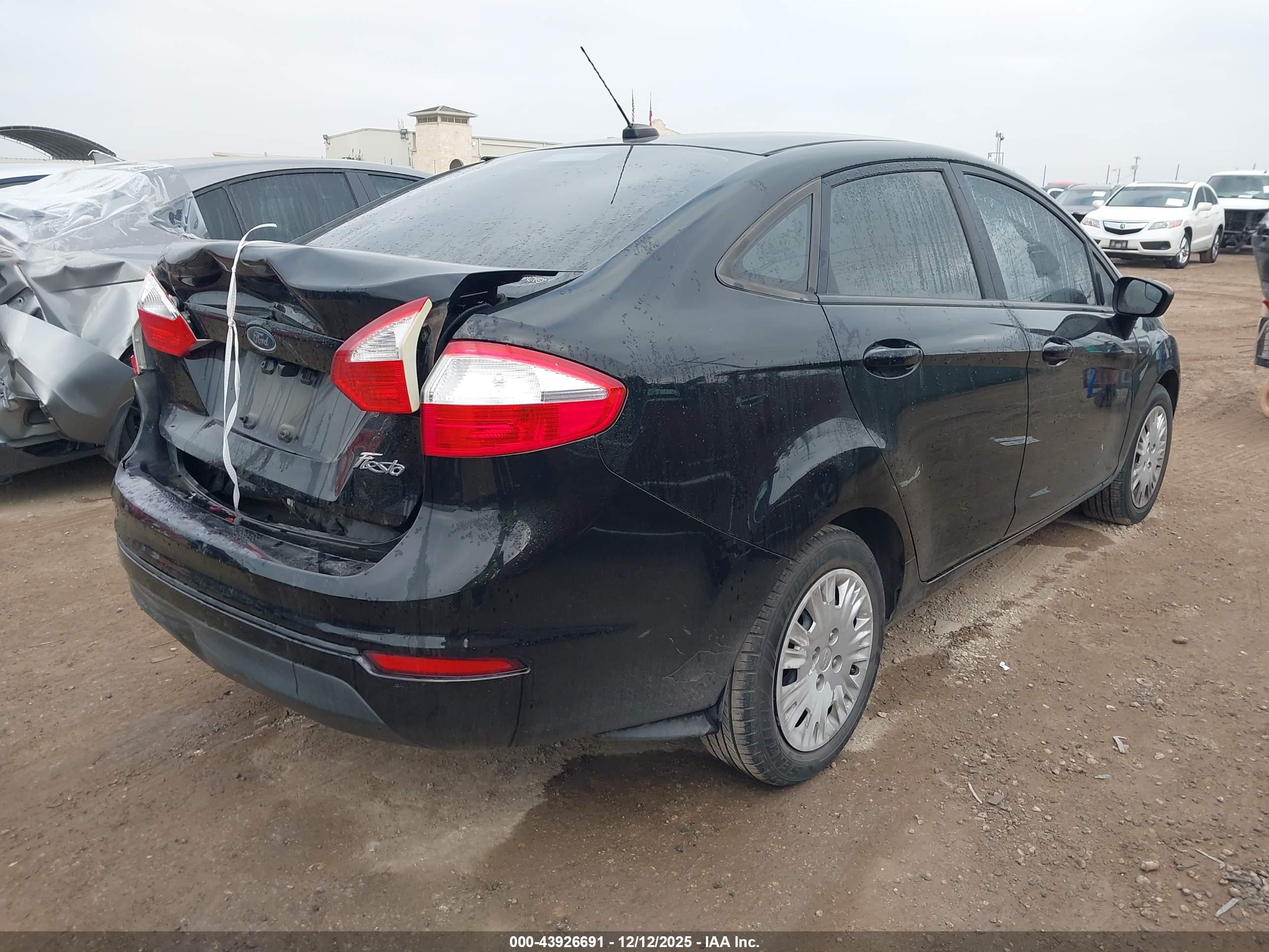 FORD FIESTA image 4