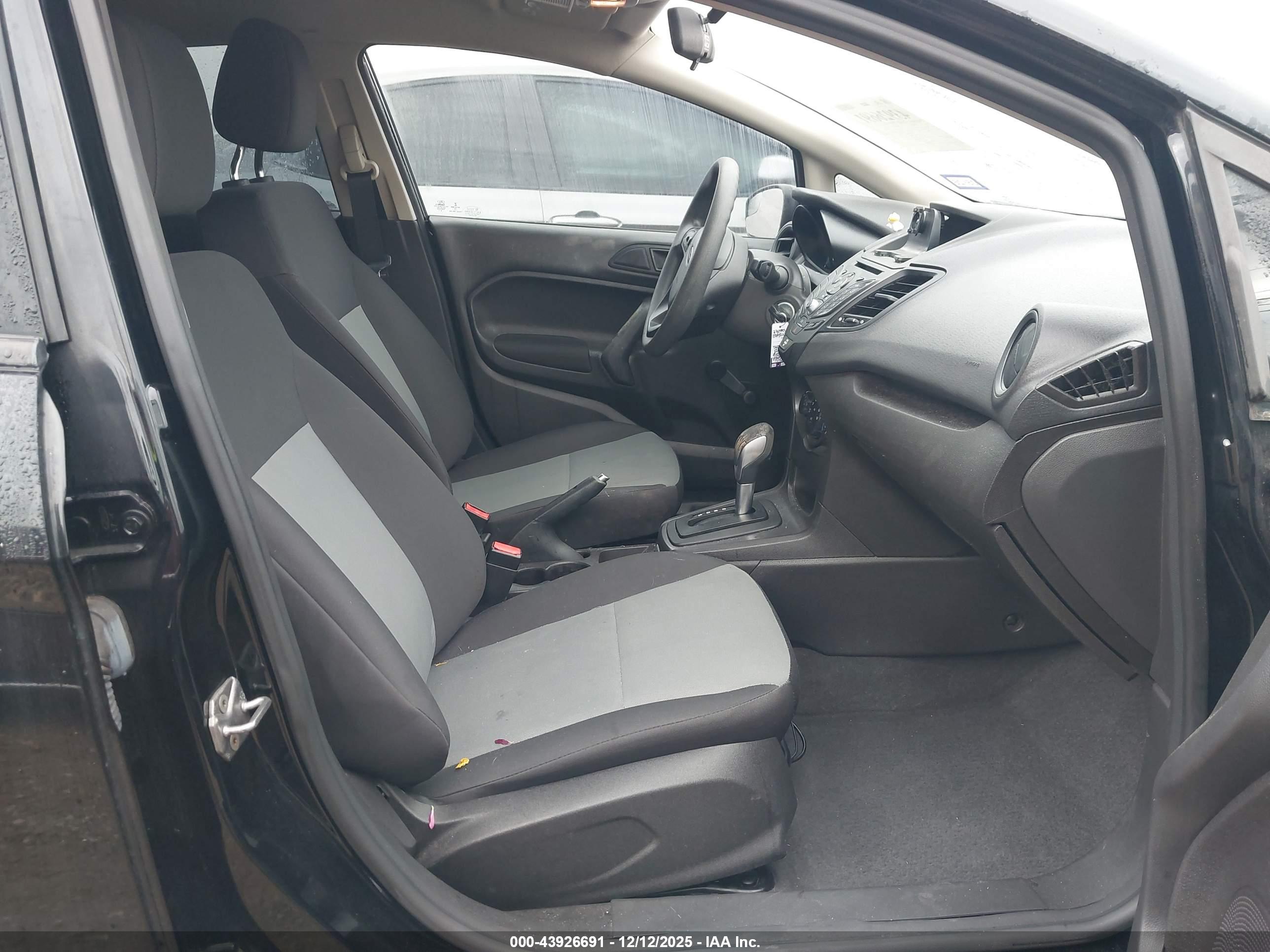 FORD FIESTA image 5