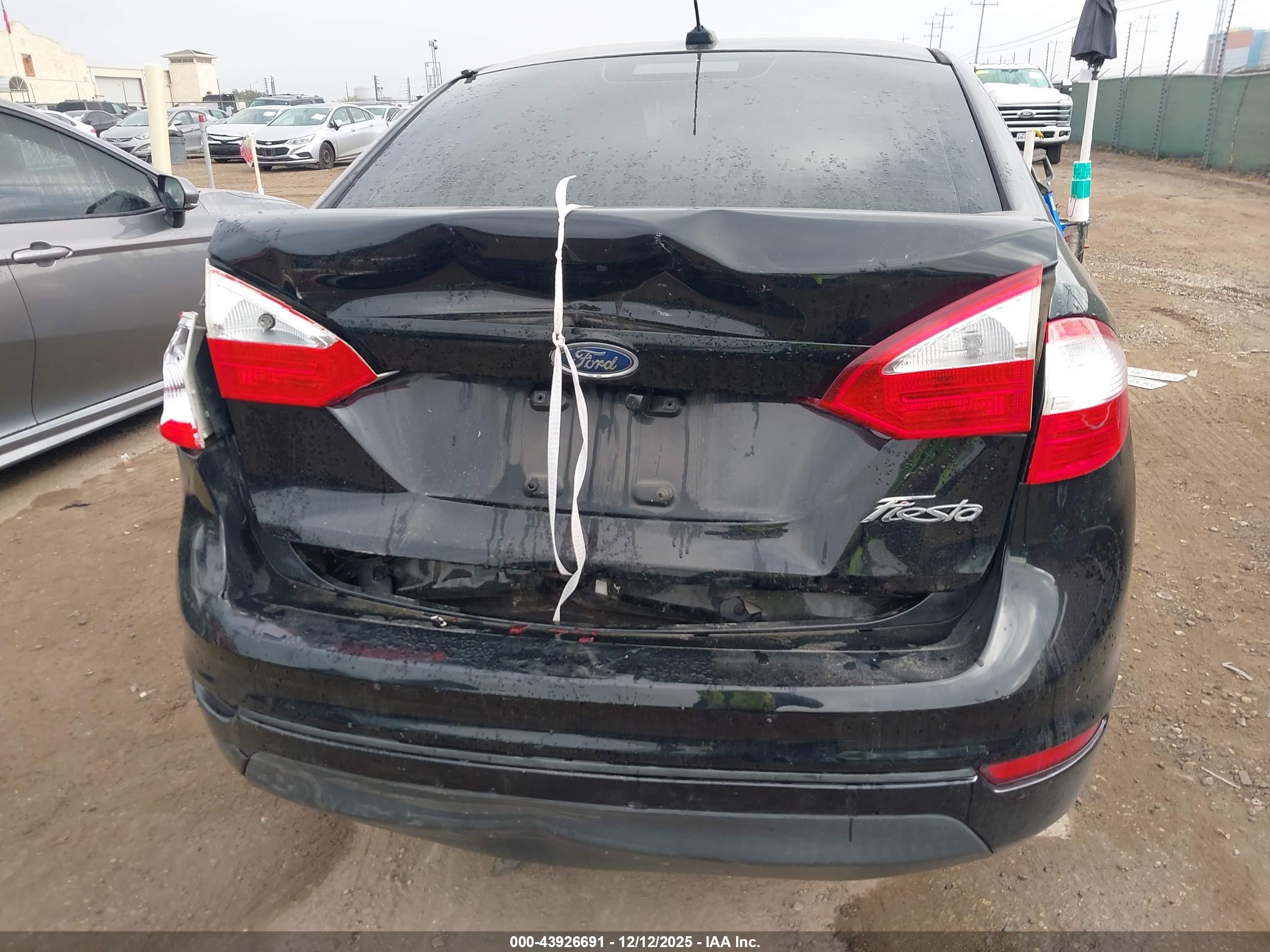 FORD FIESTA image 6