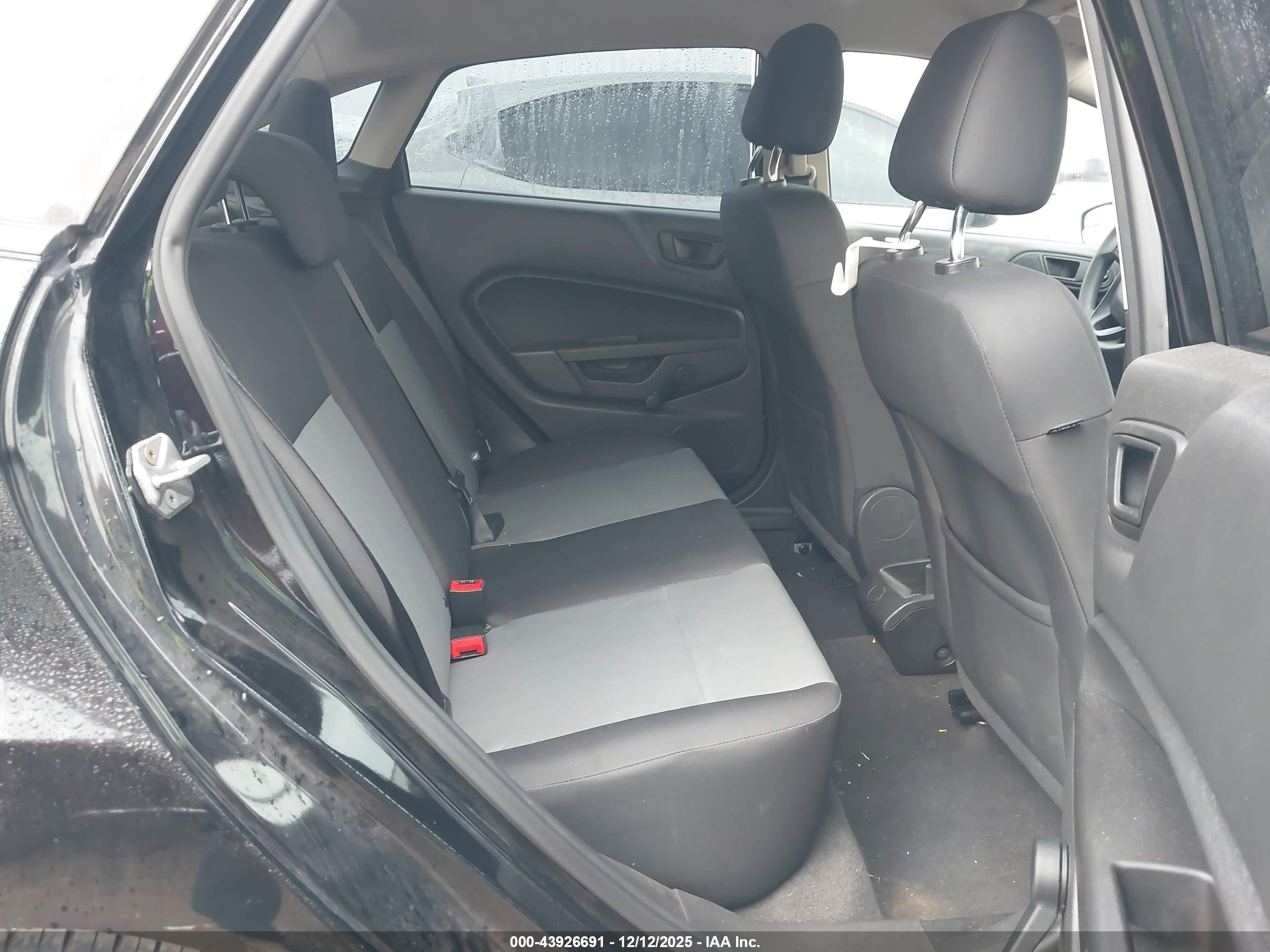FORD FIESTA image 8