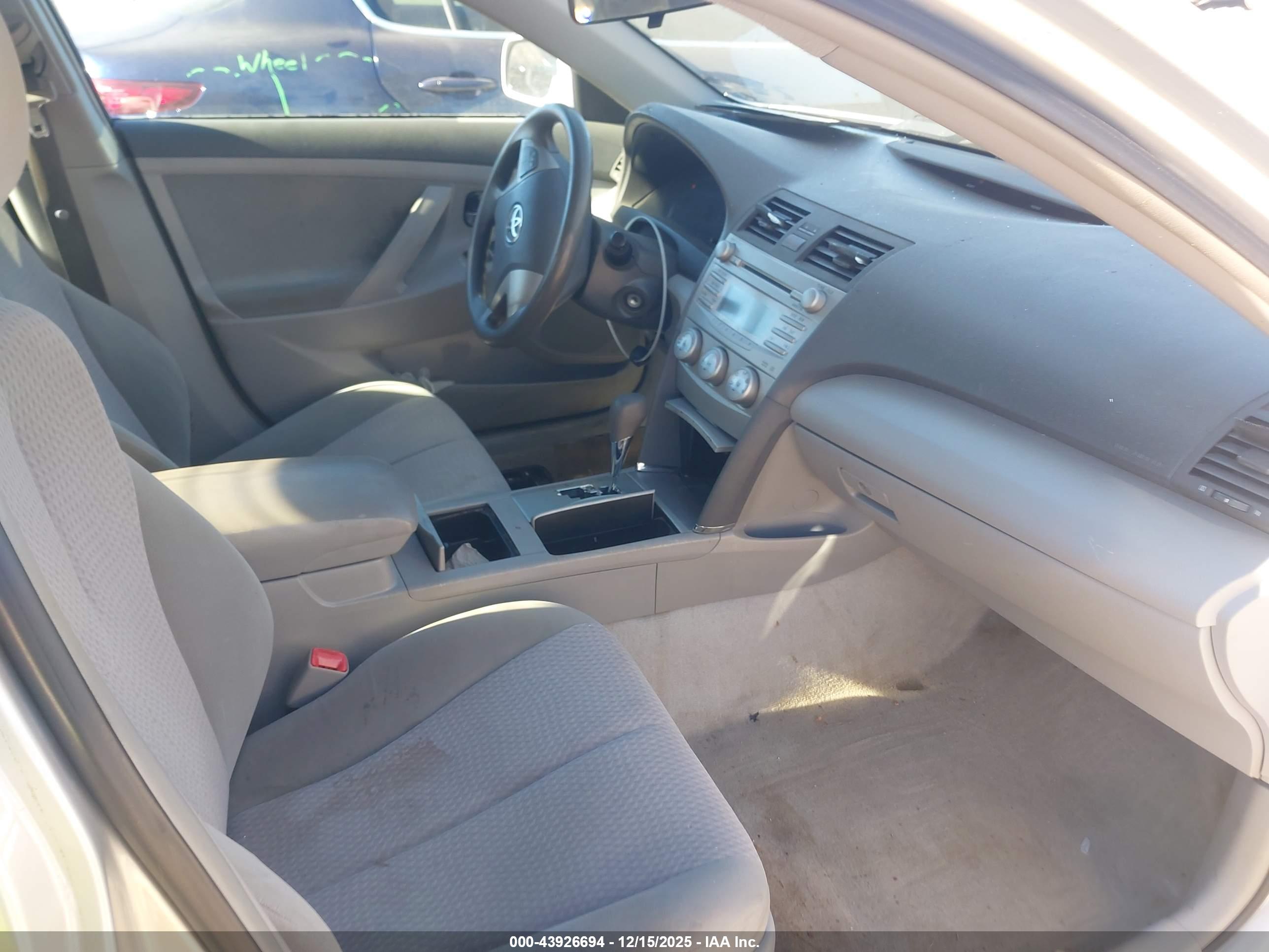 TOYOTA CAMRY image 5