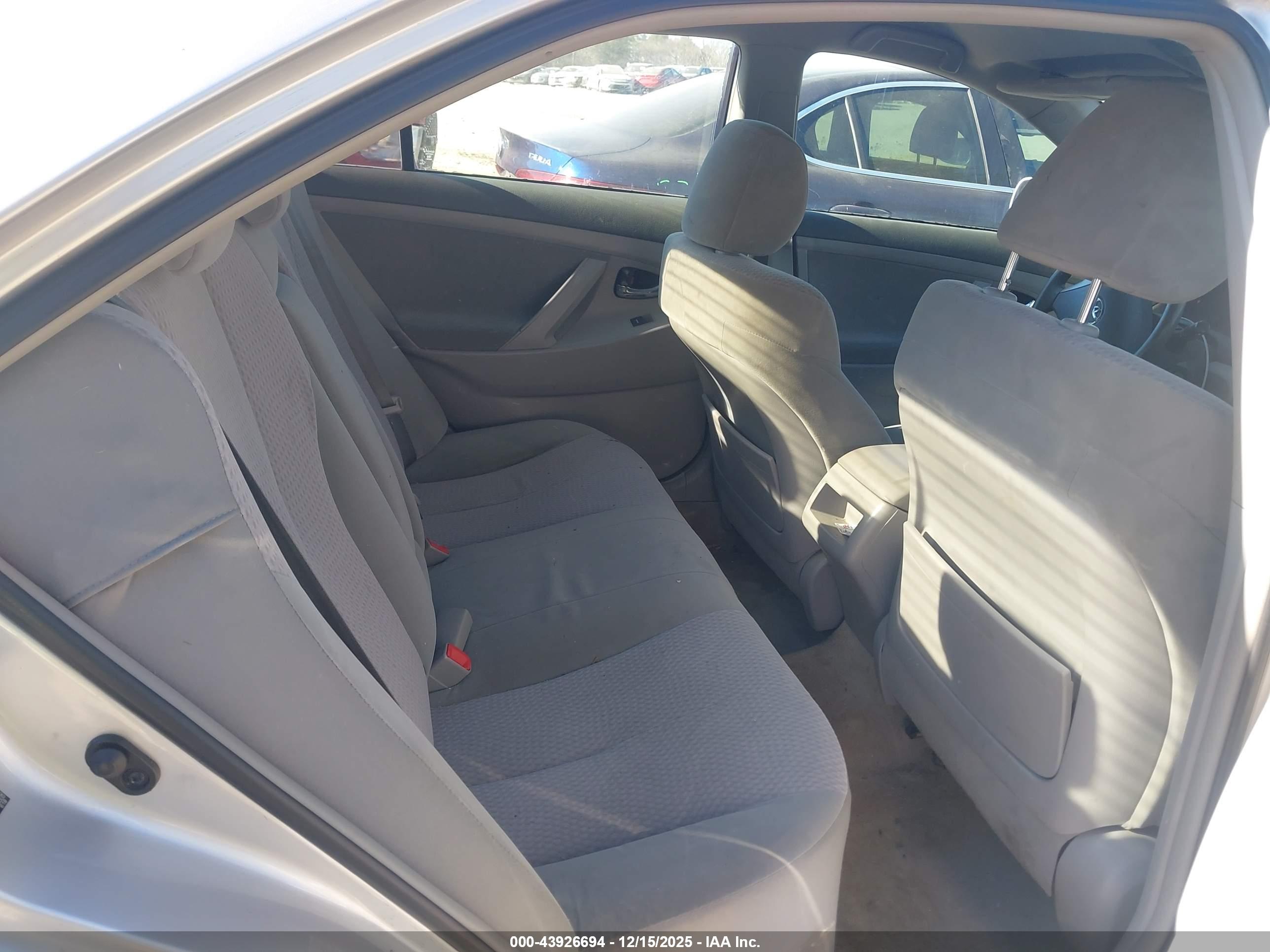 TOYOTA CAMRY image 8
