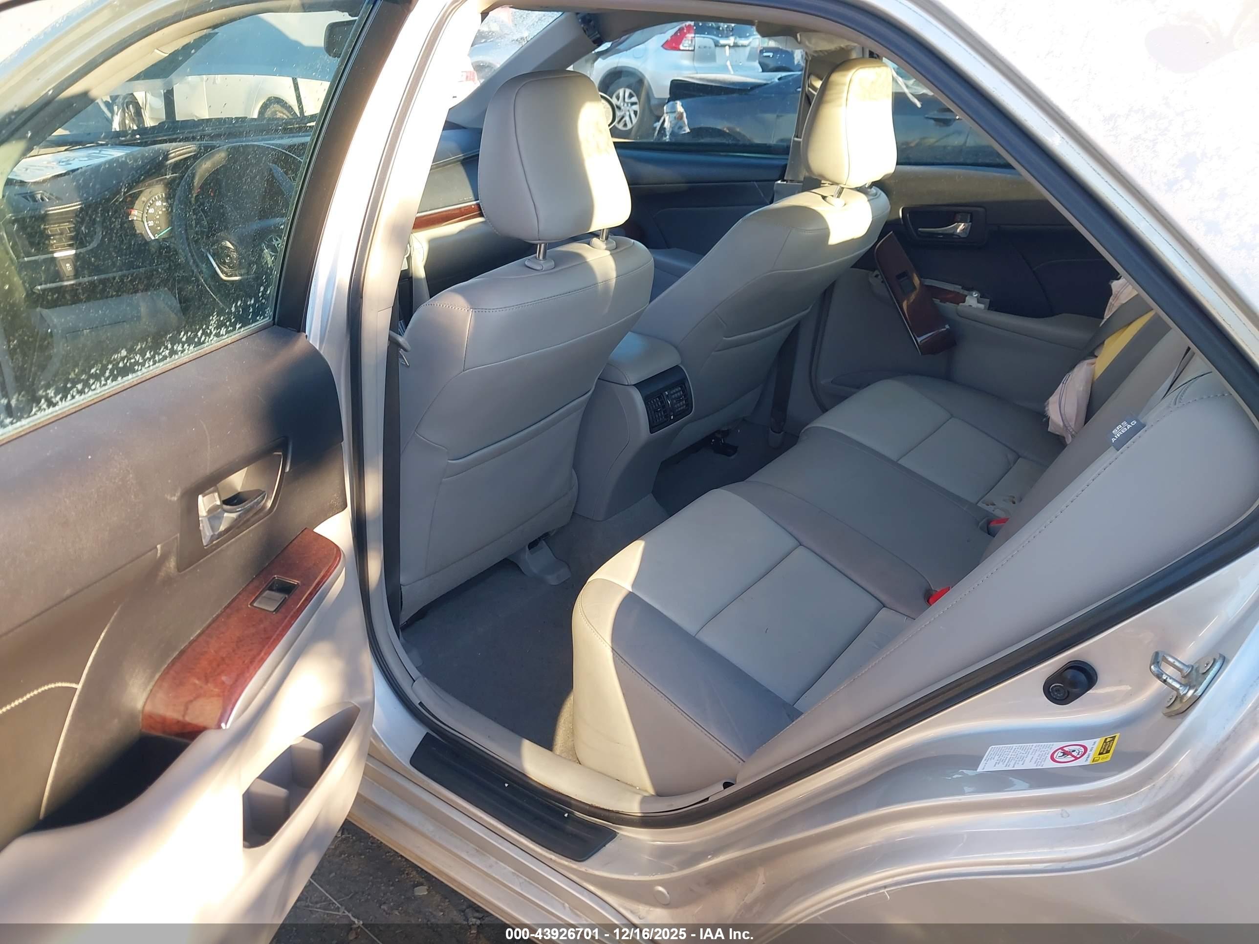 TOYOTA CAMRY image 8