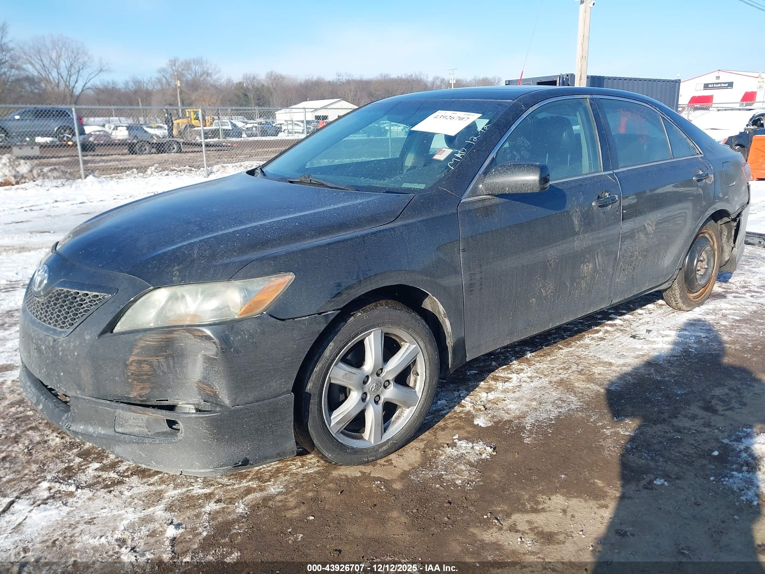 TOYOTA CAMRY image 2