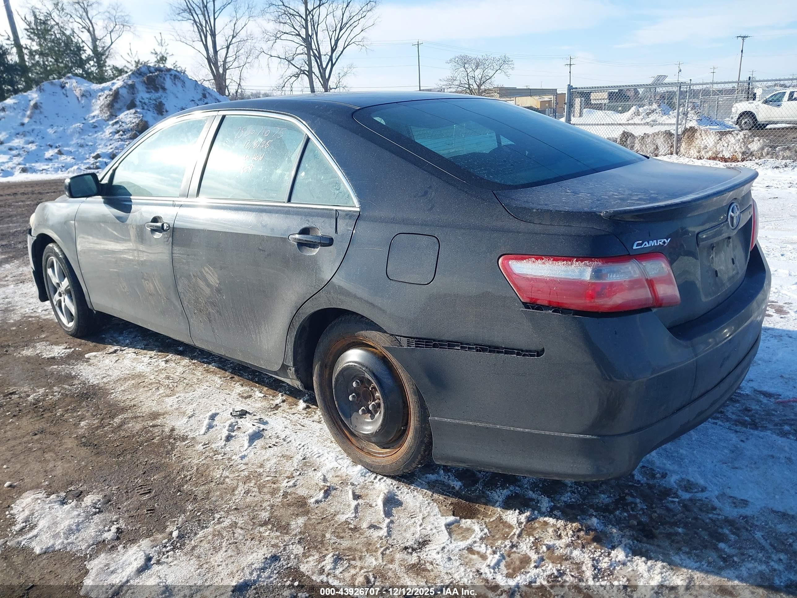 TOYOTA CAMRY image 3