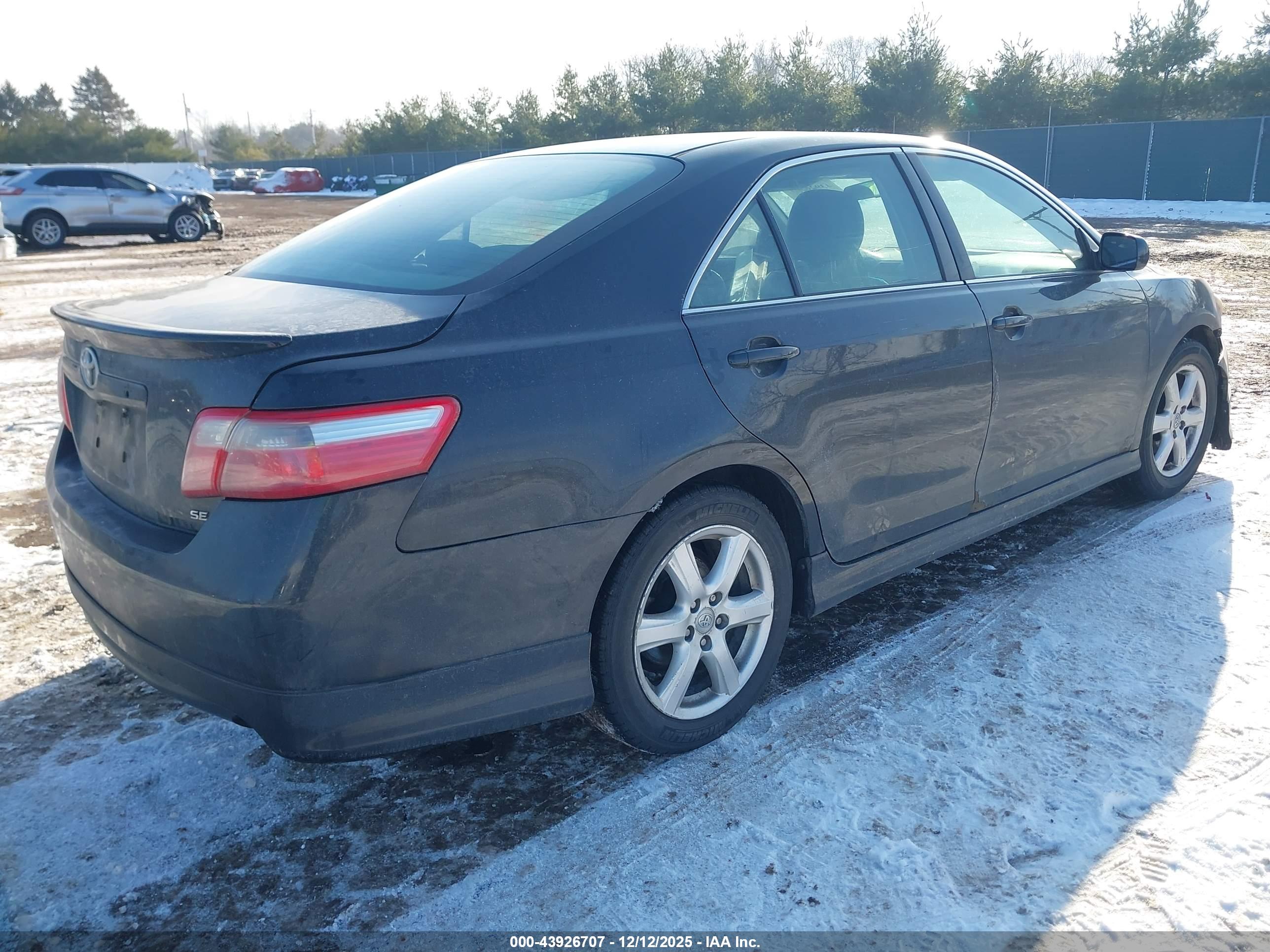 TOYOTA CAMRY image 4