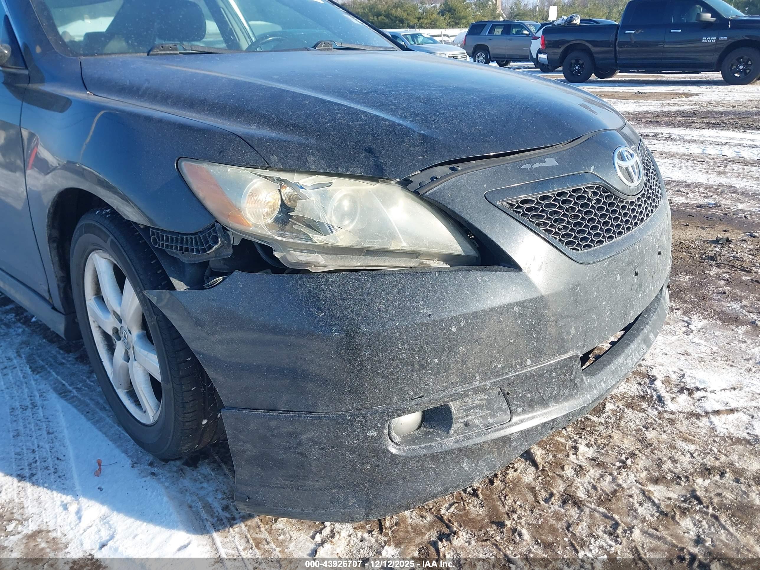 TOYOTA CAMRY image 6