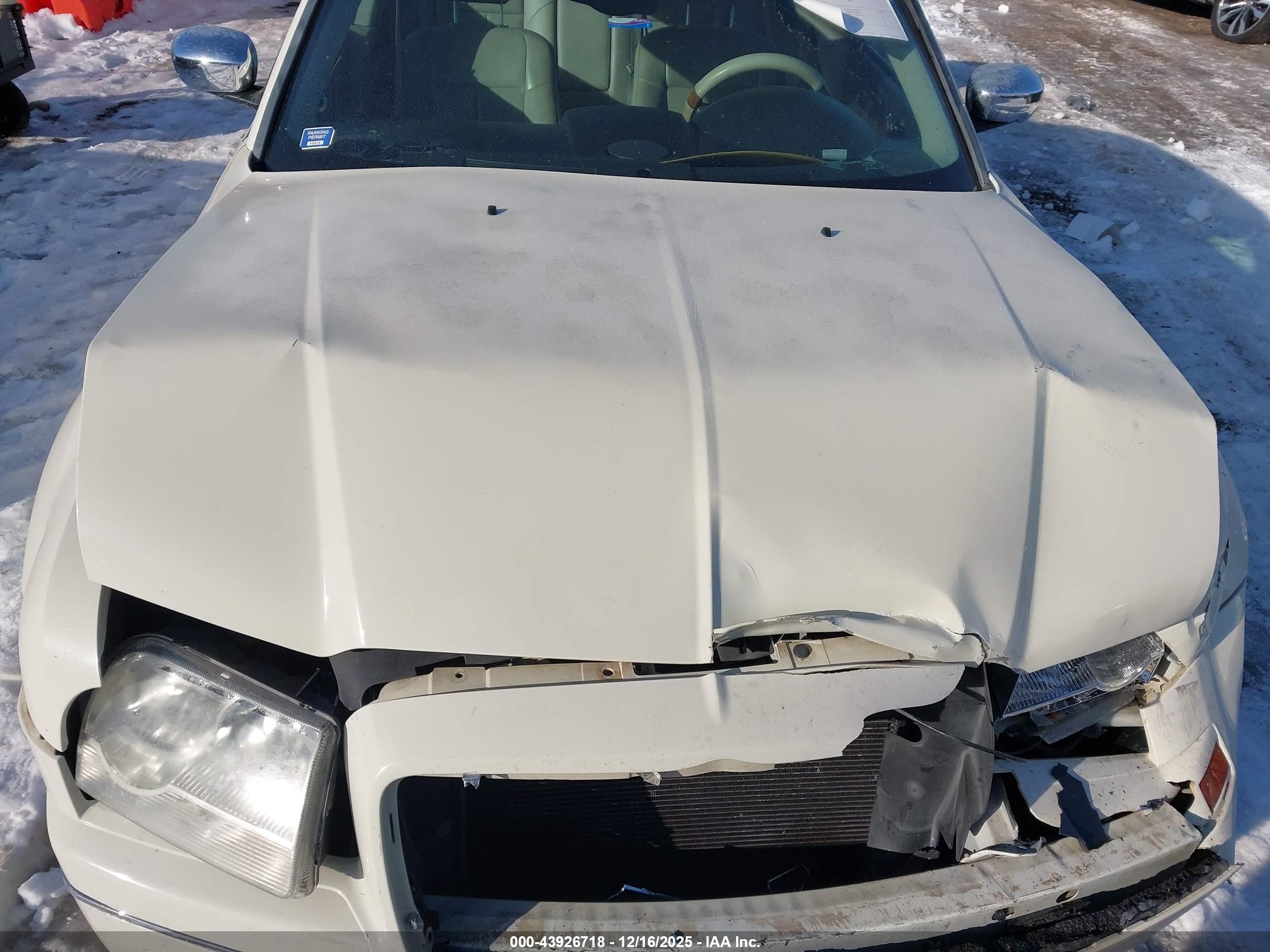 CHRYSLER 300 image 10