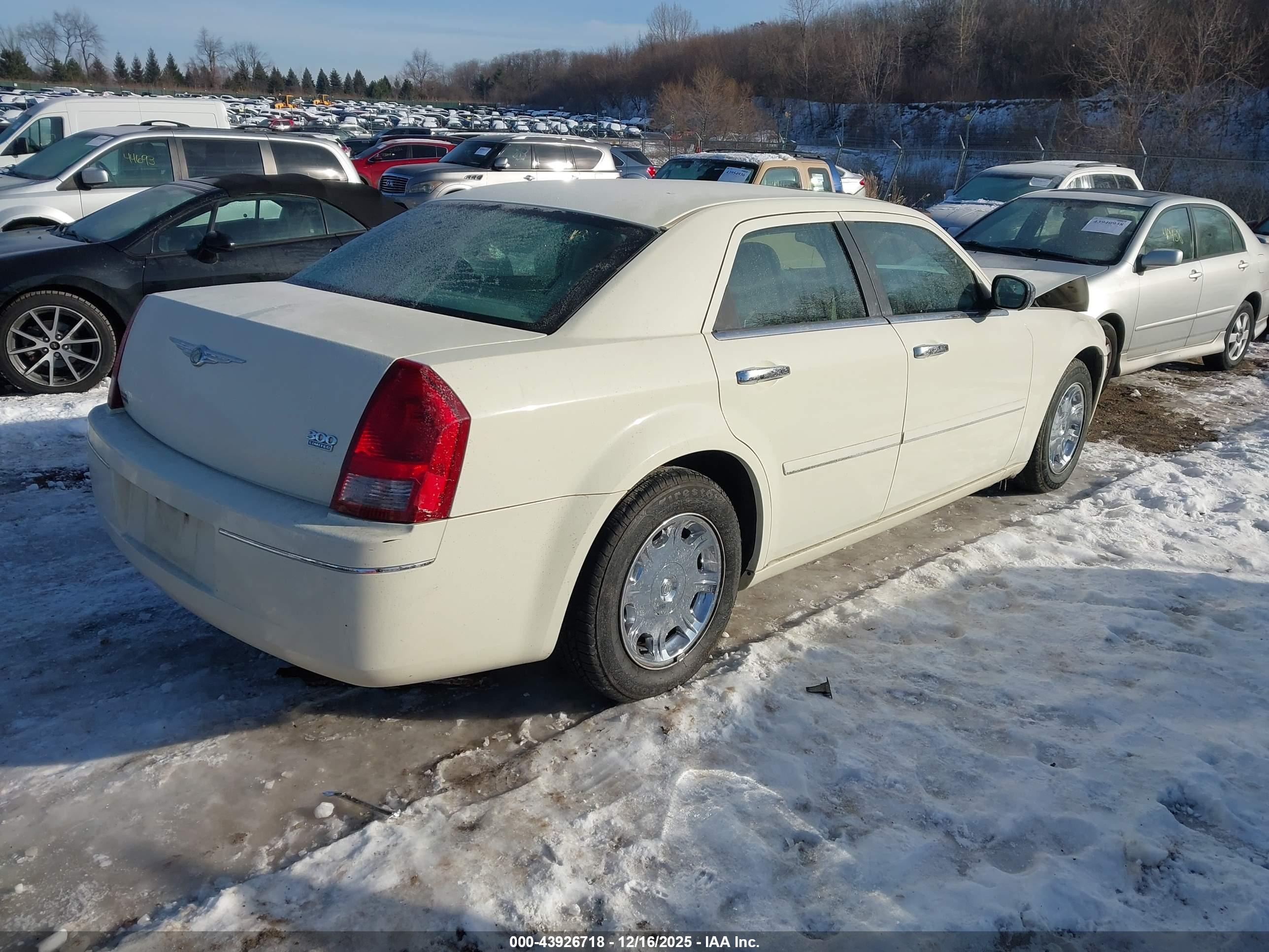 CHRYSLER 300 image 4
