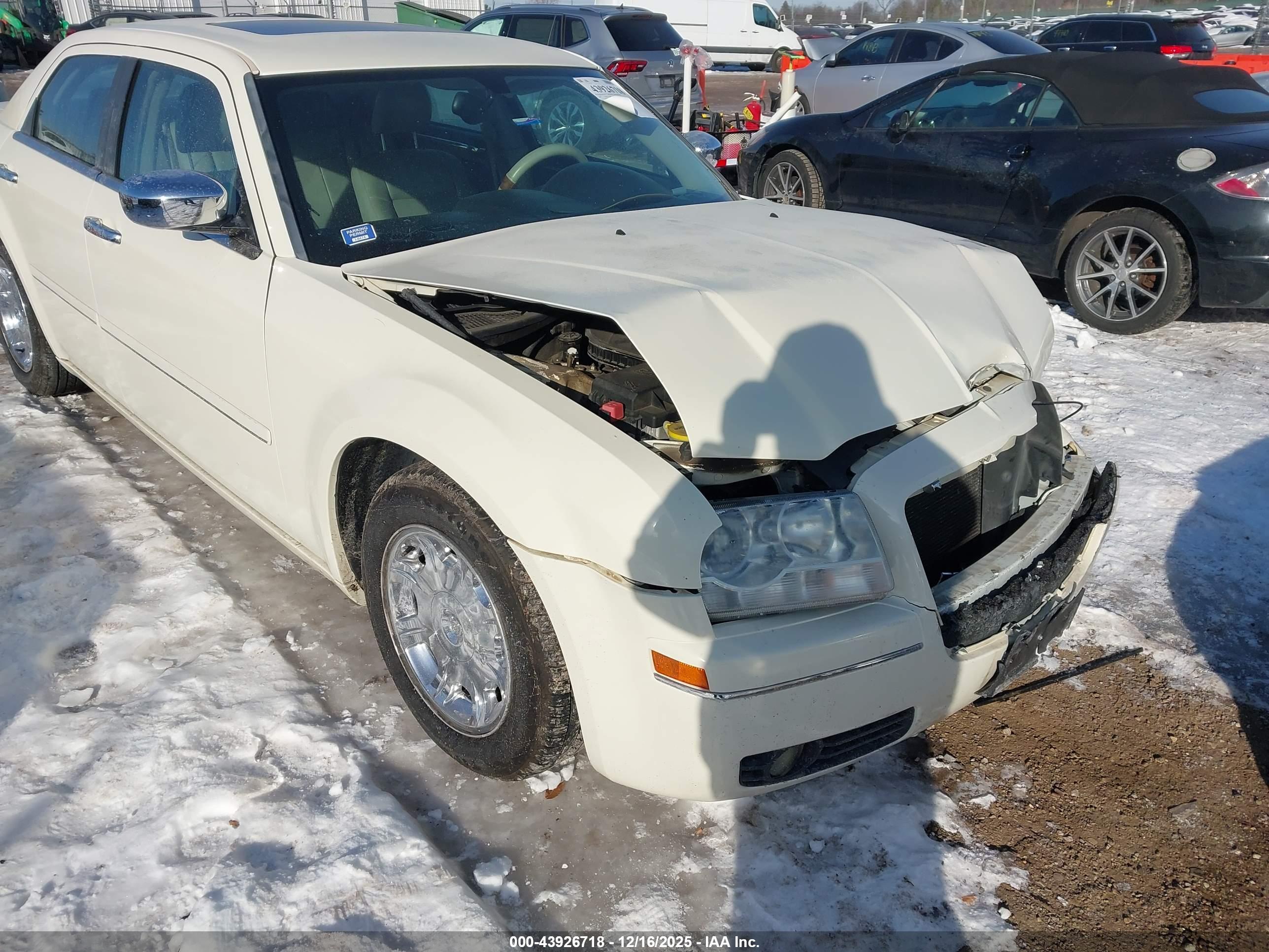 CHRYSLER 300 image 6