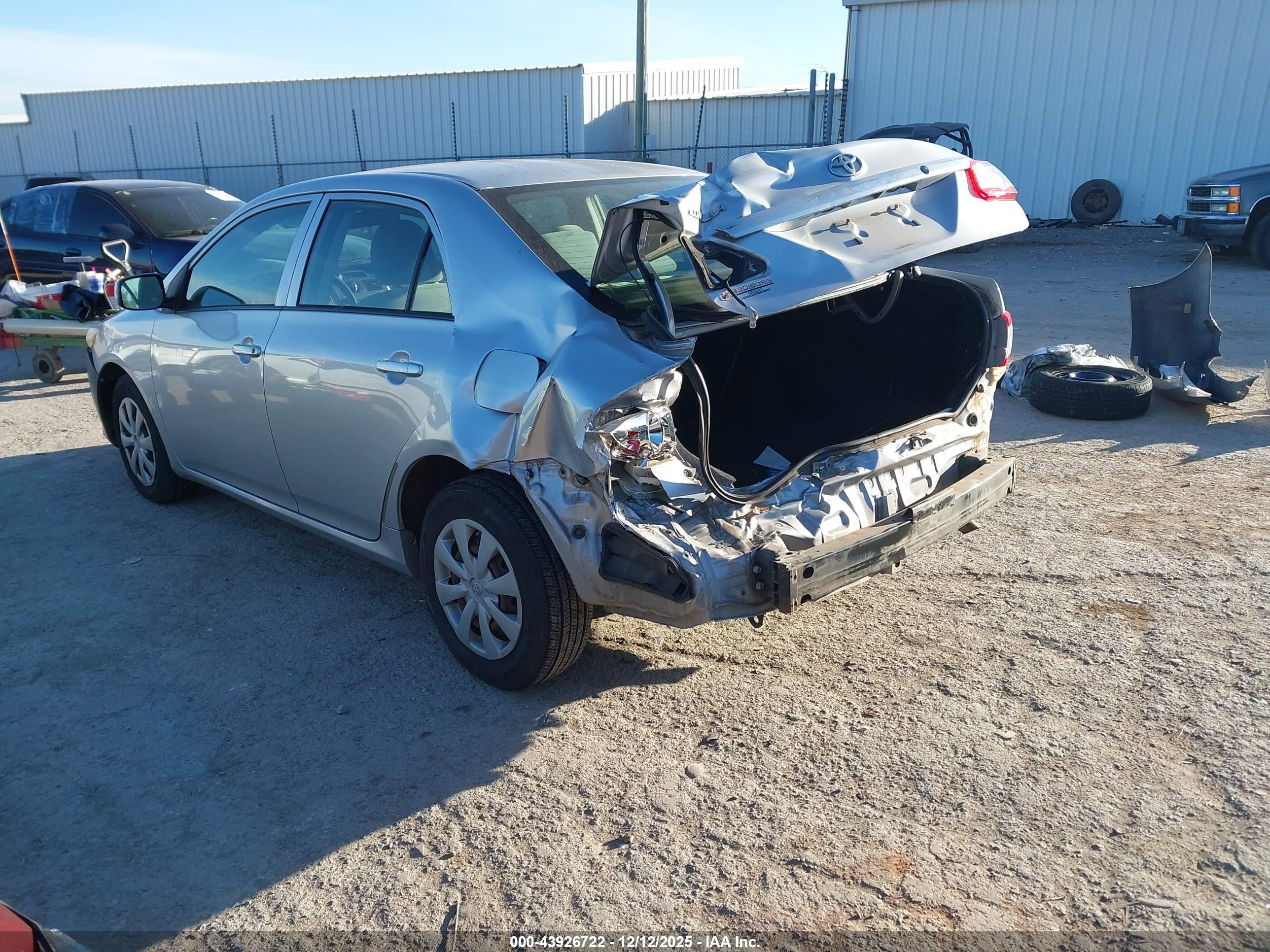 TOYOTA COROLLA image 3