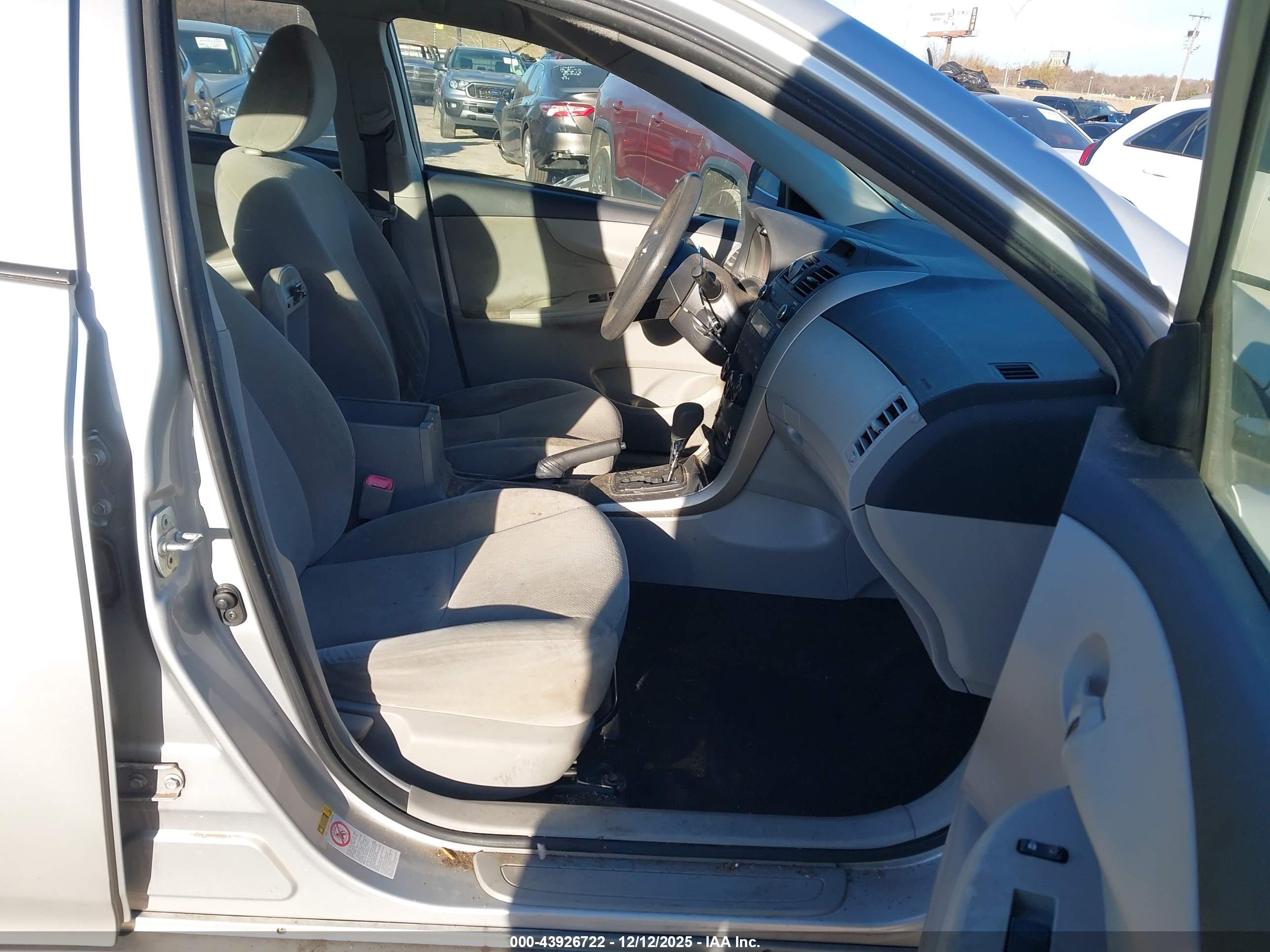 TOYOTA COROLLA image 5