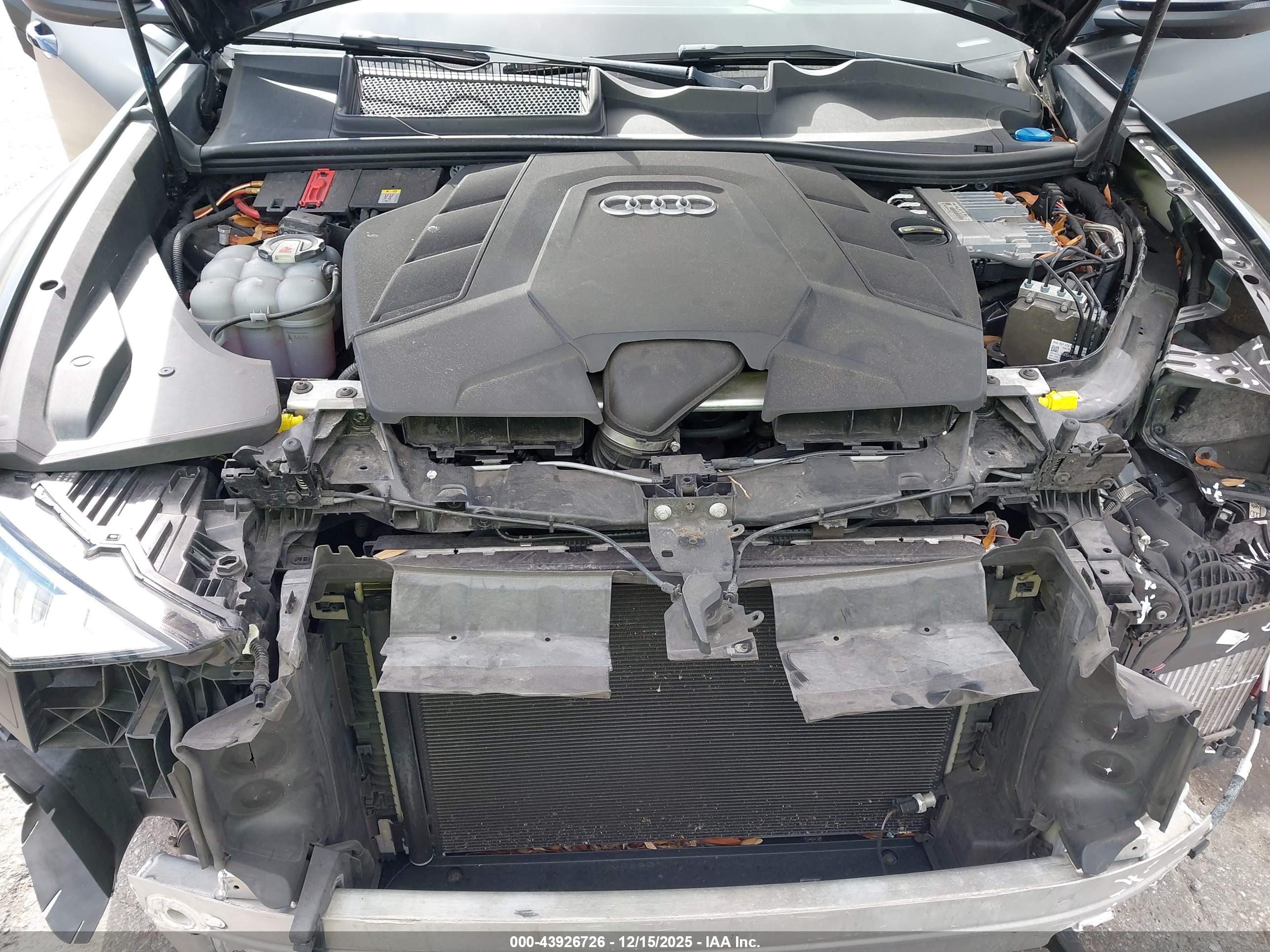 AUDI Q8 image 10