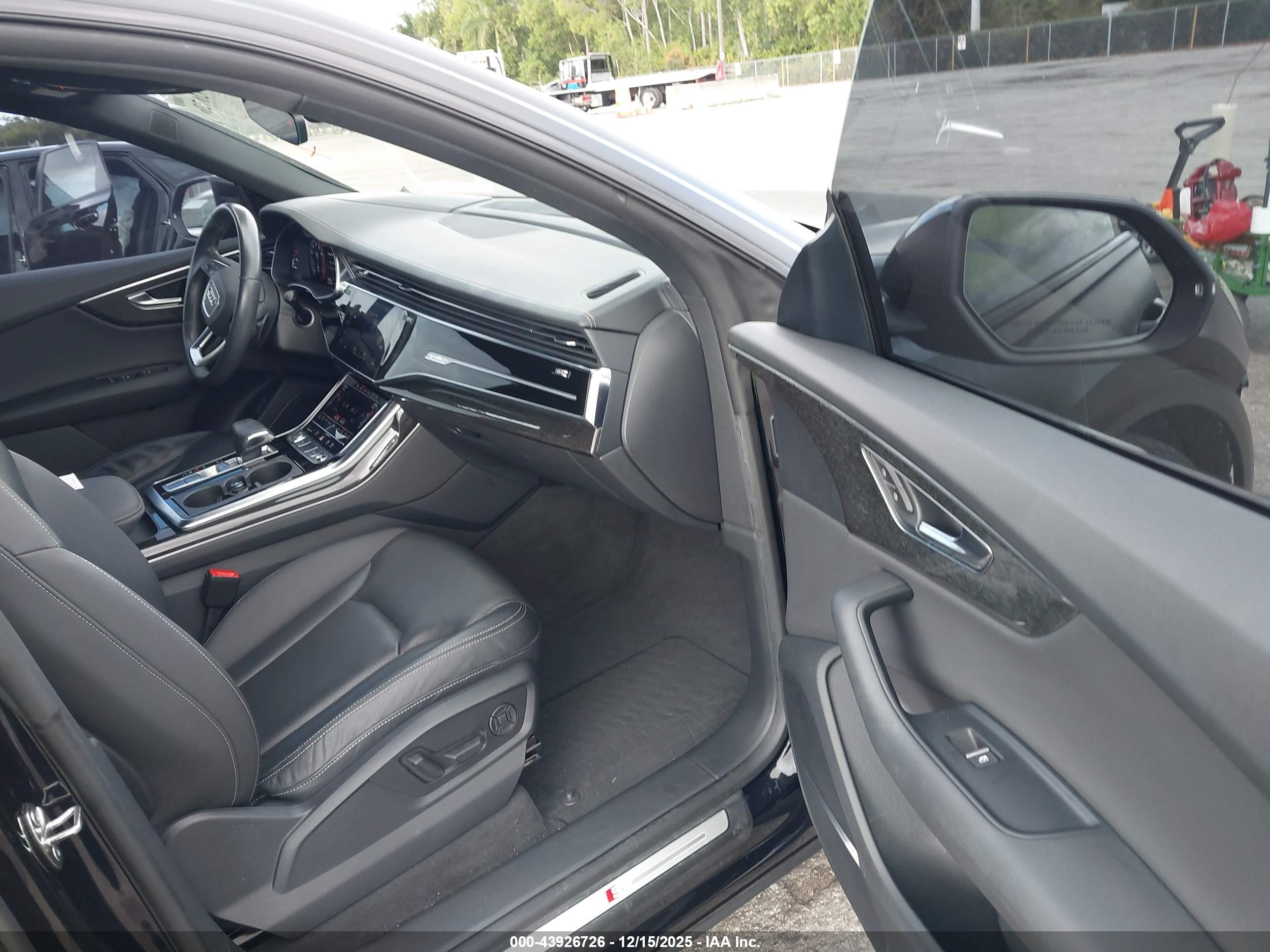 AUDI Q8 image 5