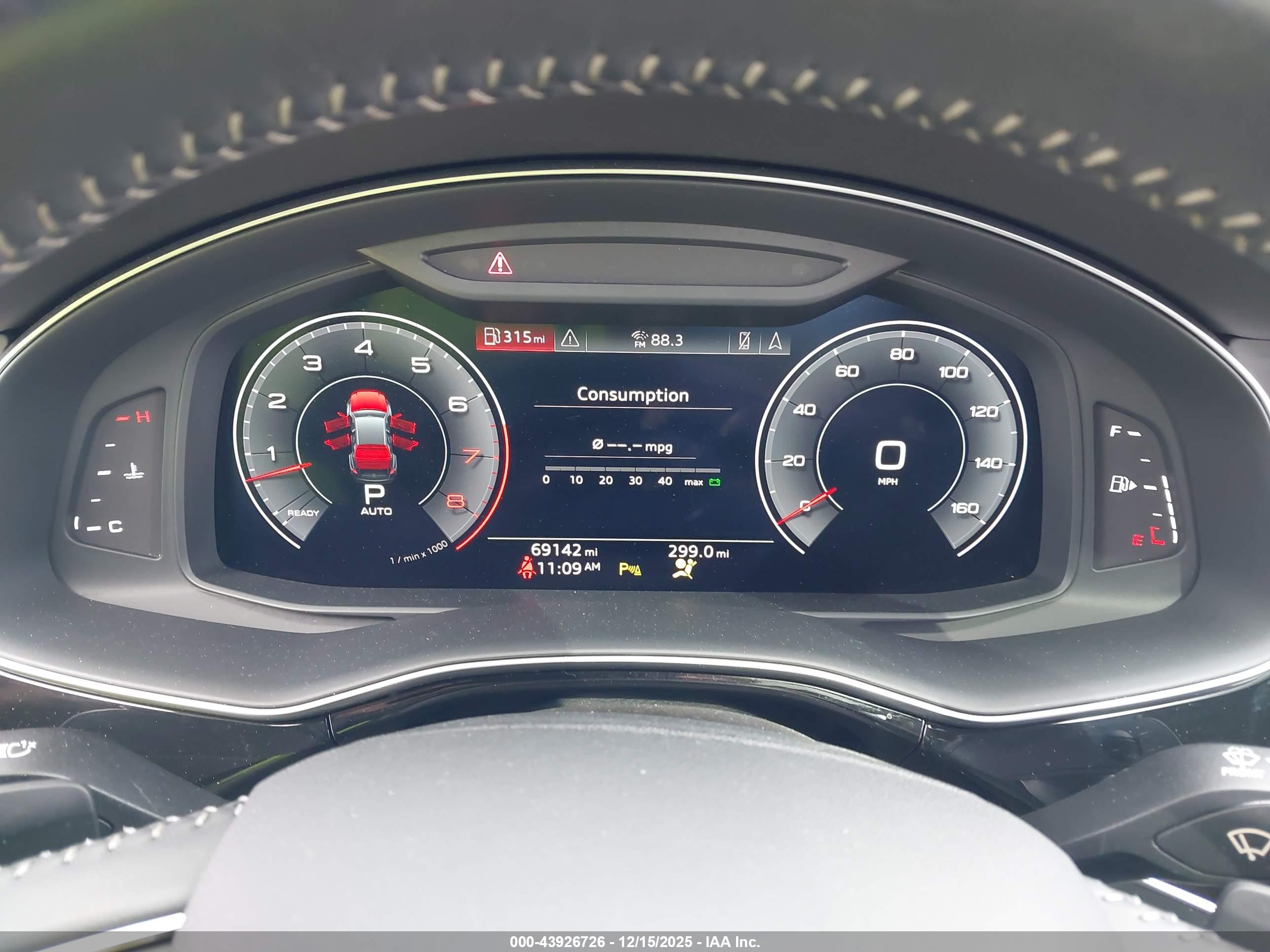 AUDI Q8 image 7