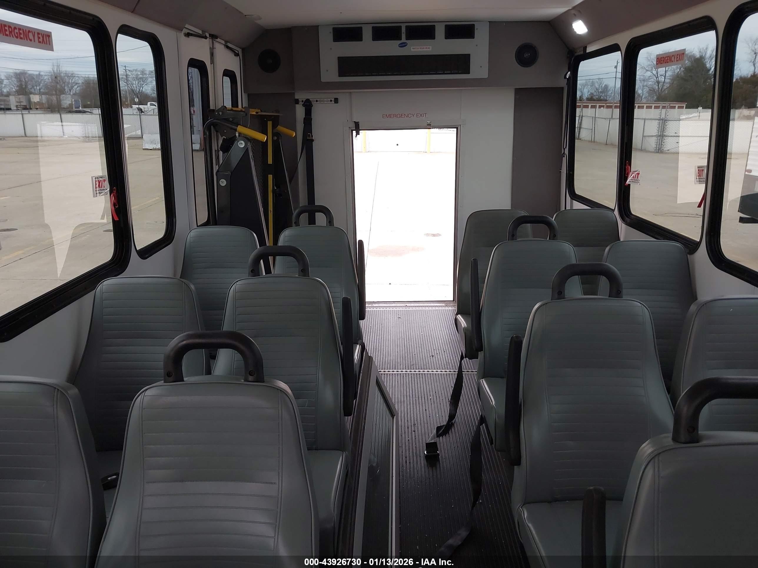 FORD E-350 image 7