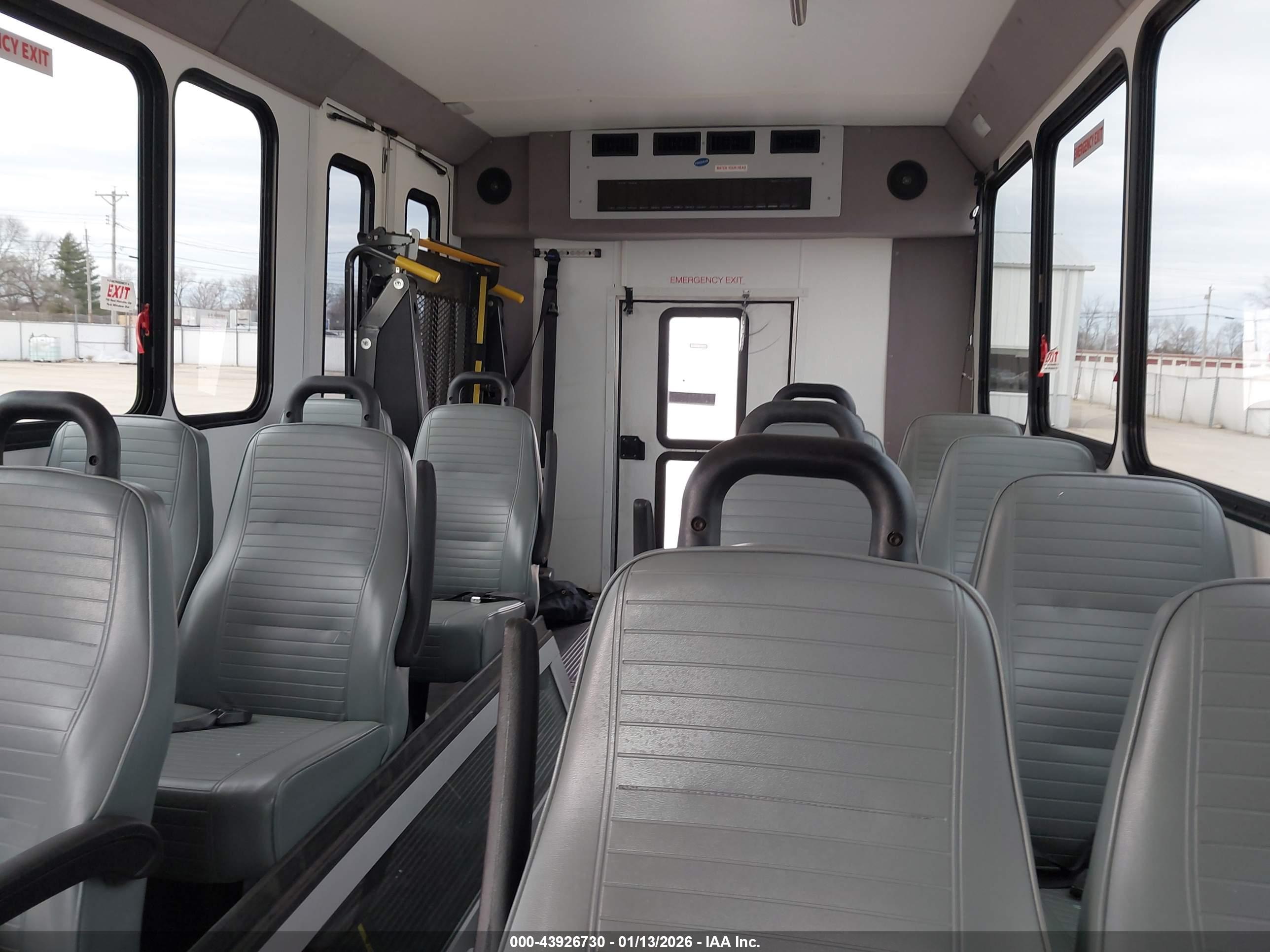 FORD E-350 image 8