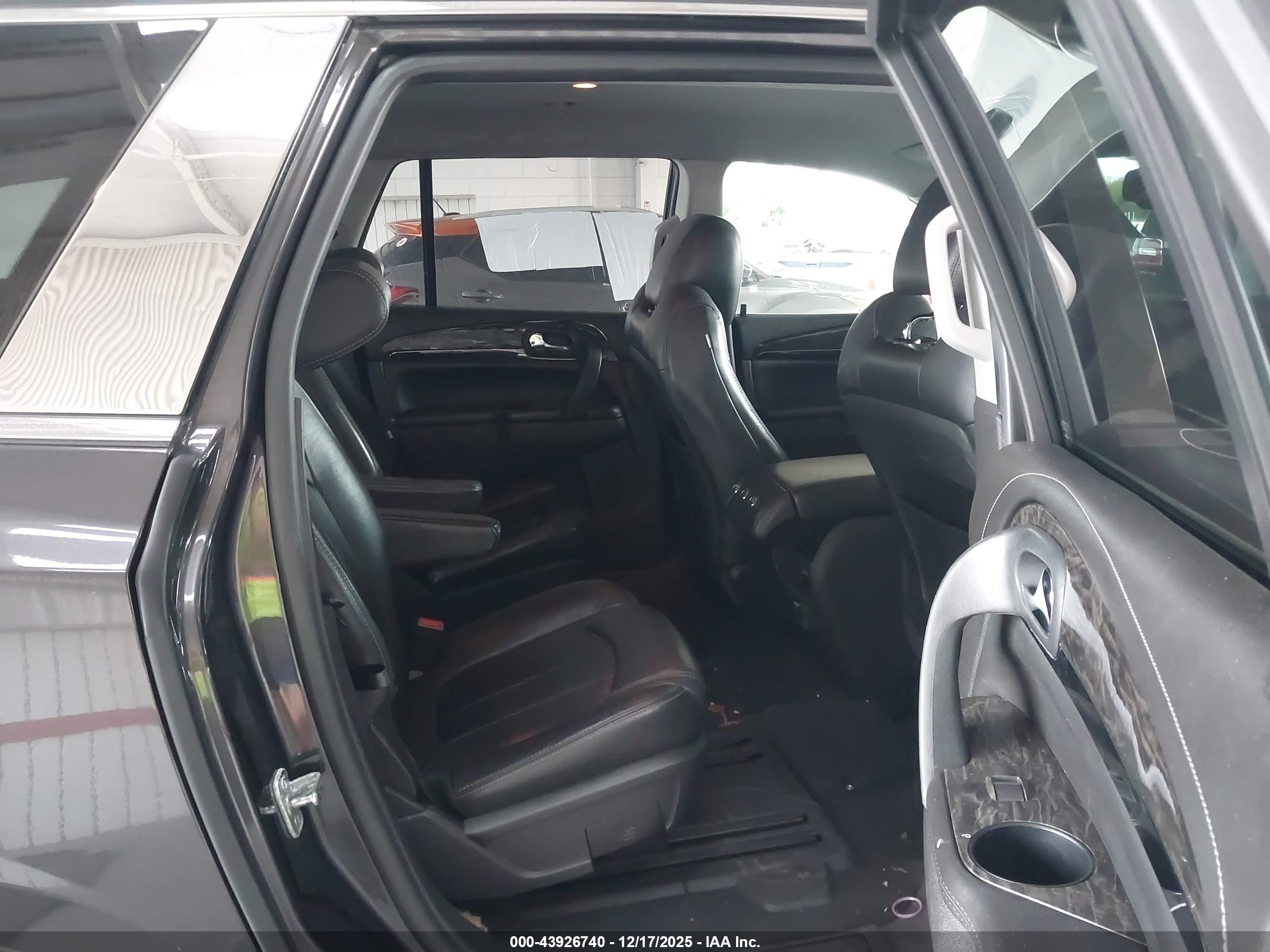 BUICK ENCLAVE image 8