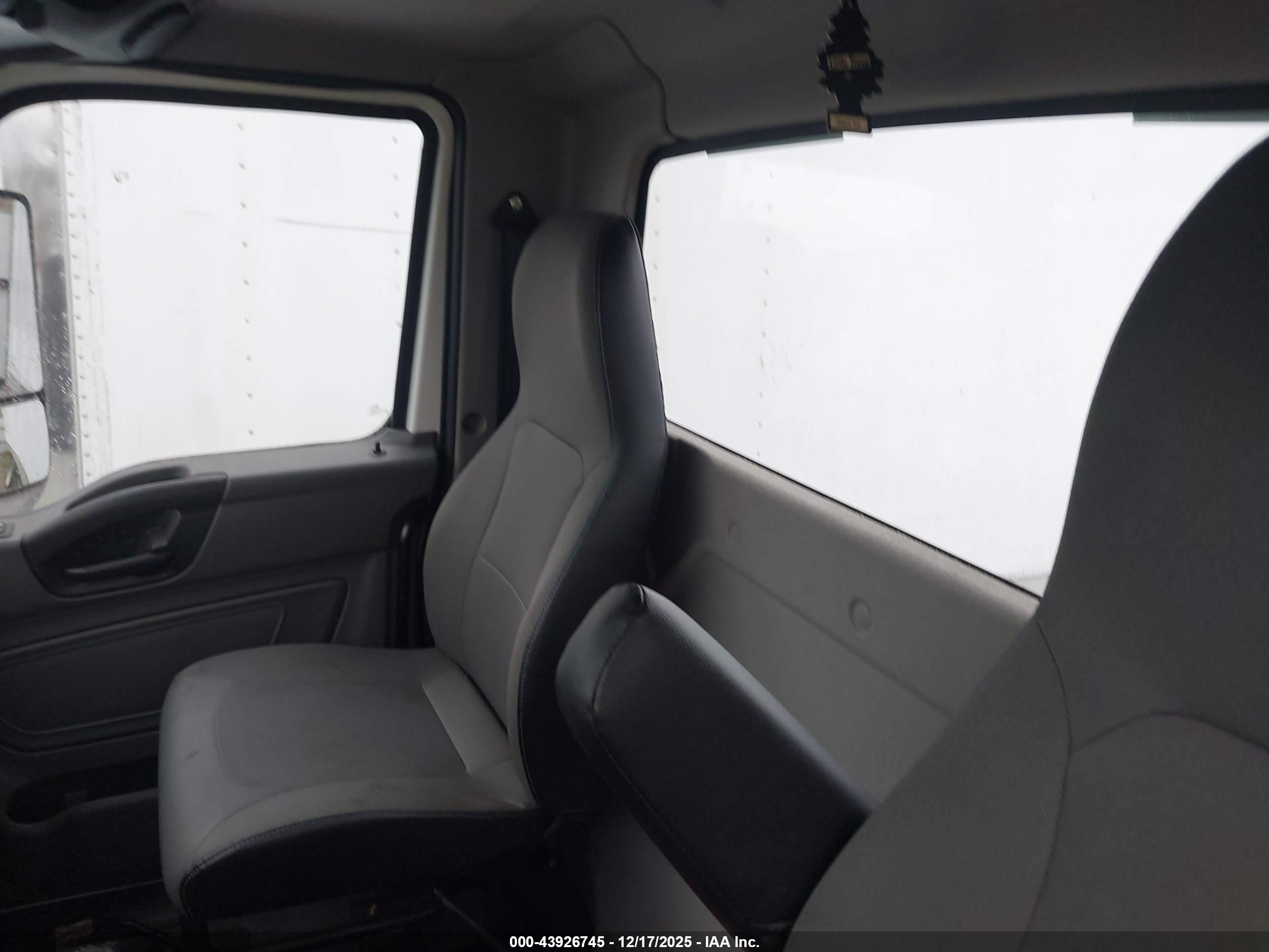 INTERNATIONAL LT image 8