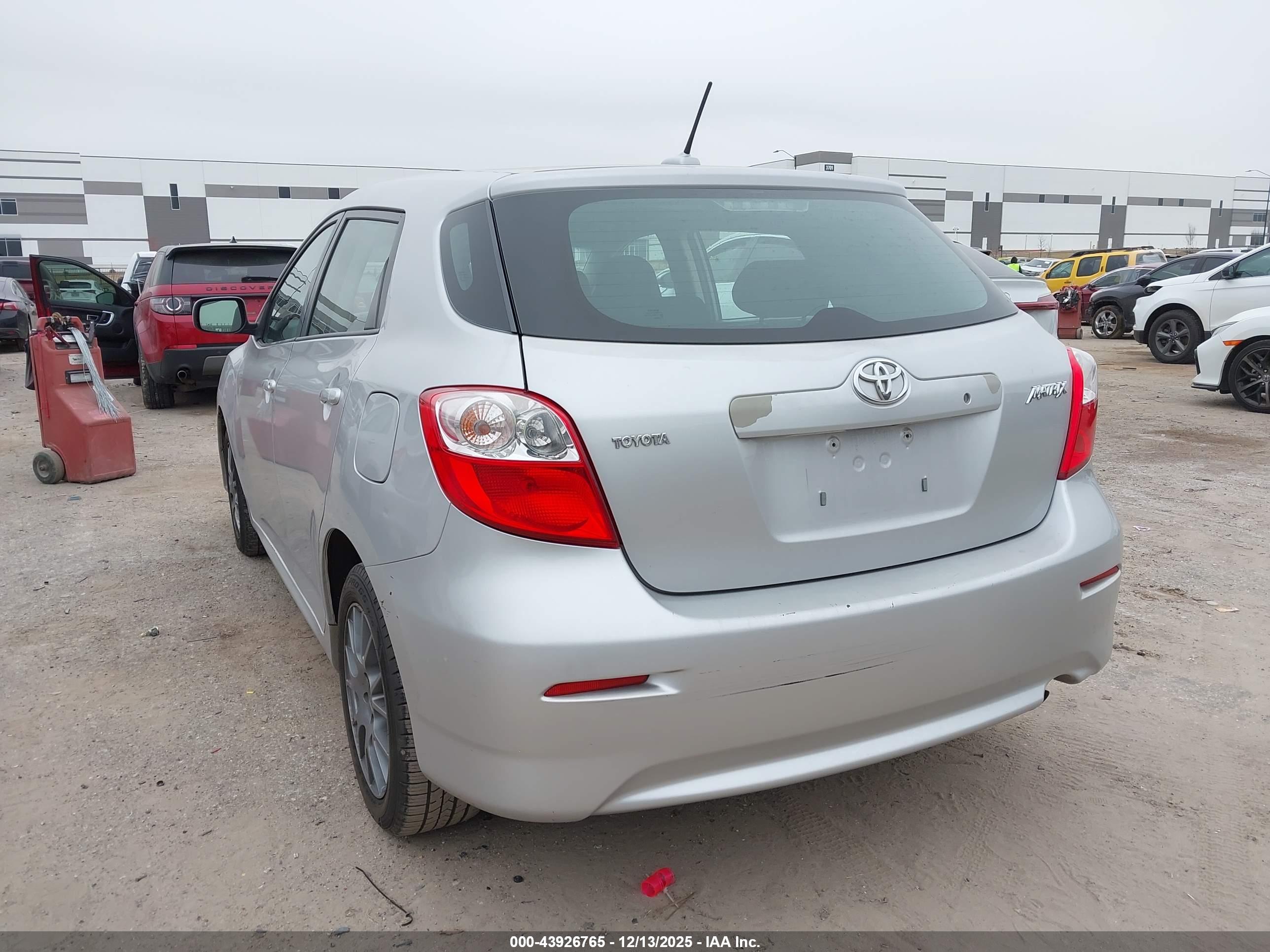 TOYOTA MATRIX image 3