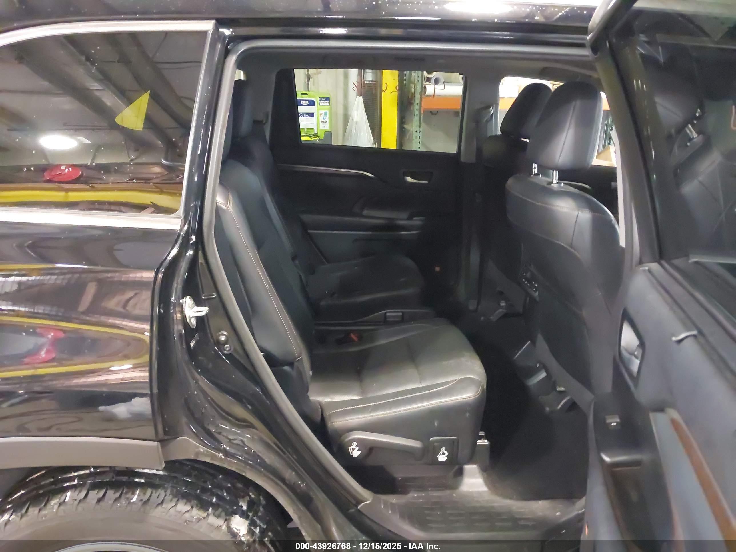 TOYOTA HIGHLANDER image 8