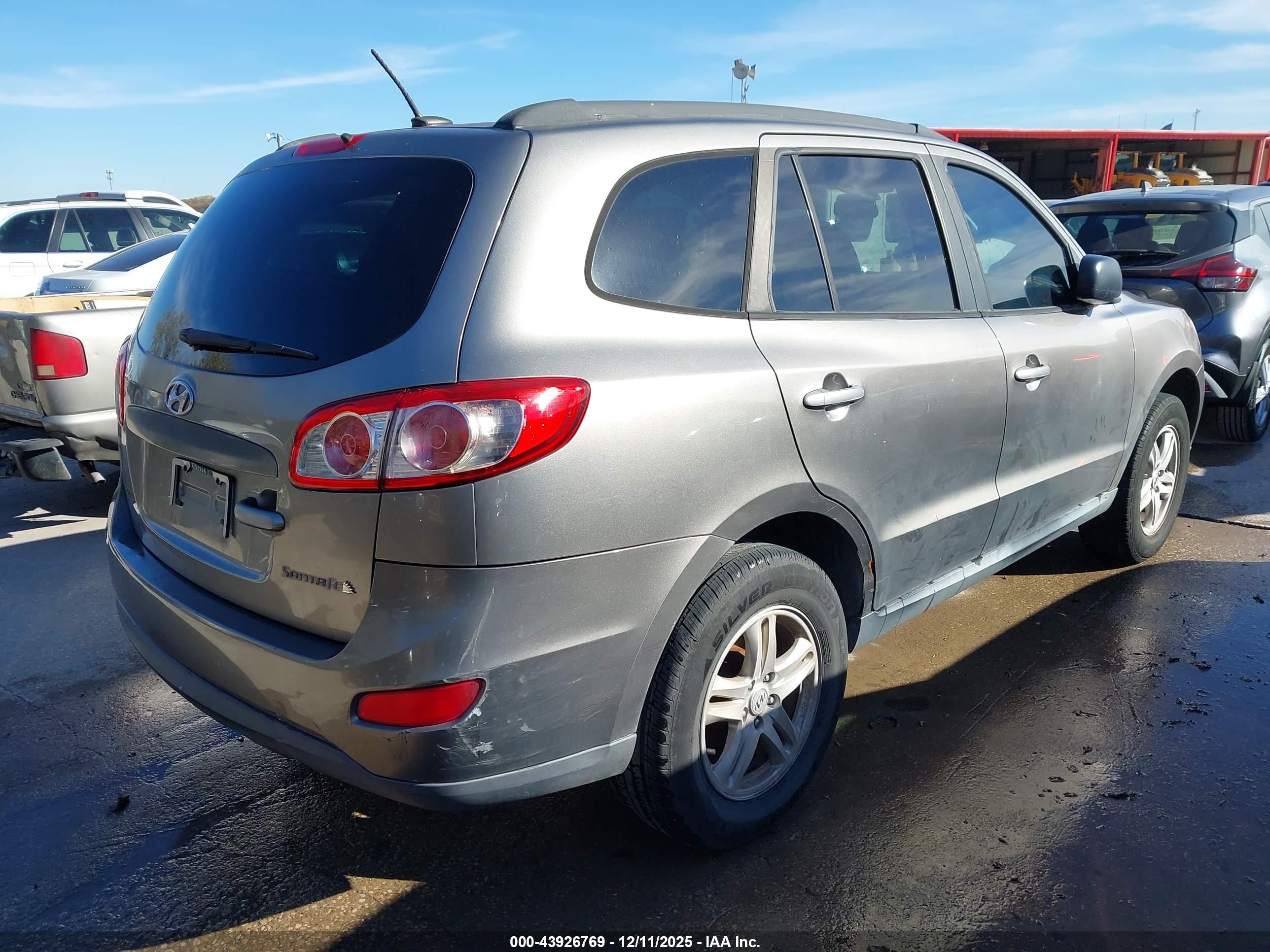 HYUNDAI SANTA image 4