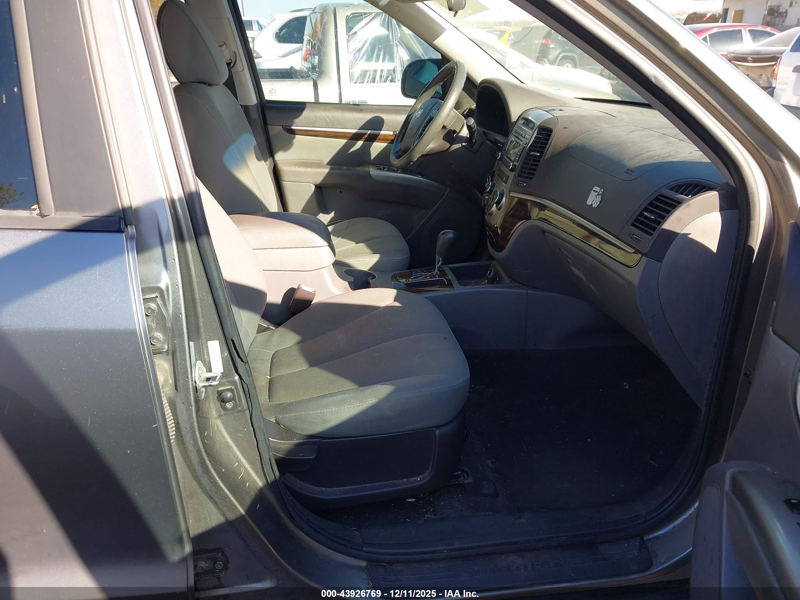 HYUNDAI SANTA image 5